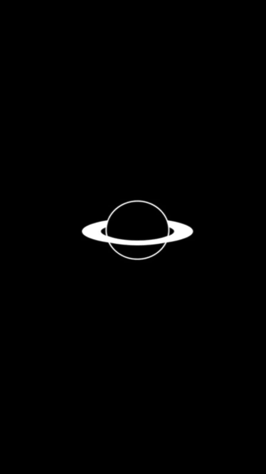 簡約黑白風格 iPhone 土星壁紙 壁紙 — 一個簡約的白色土星輪廓，帶有光環，居中在純黑色背景上。