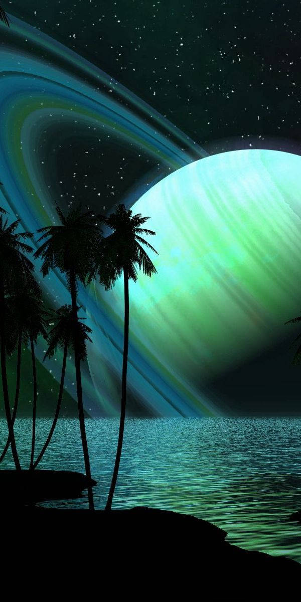 帶有環的發光行星下的外星海岸上的棕櫚樹