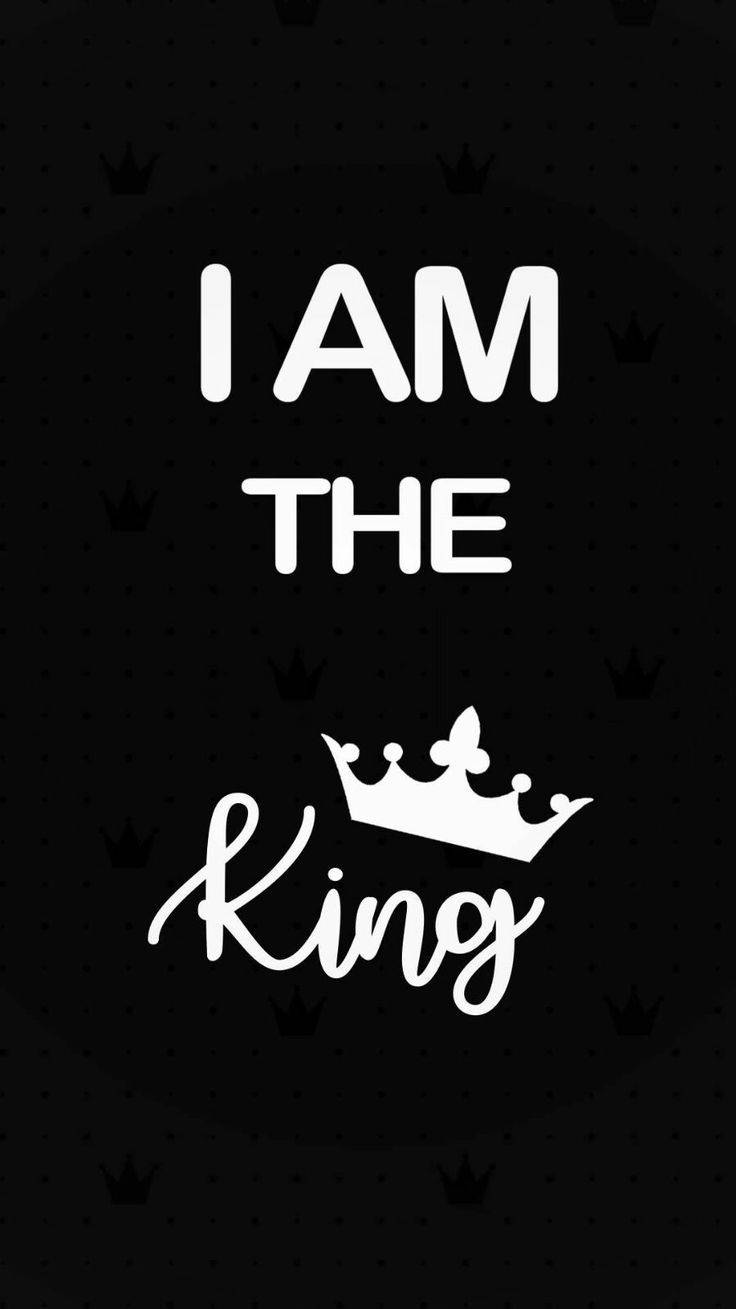 我是國王 iPhone 壁紙 — 粗體白色文字宣告「I AM THE King」，並帶有皇冠圖案，背景為黑色，點綴著小皇冠。
