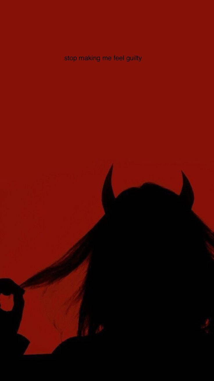 iPhone Baddie 黑色惡魔陰影 壁紙 — 深紅色背景上一個有角人物的剪影，文字為「唔好令我感到內疚」。