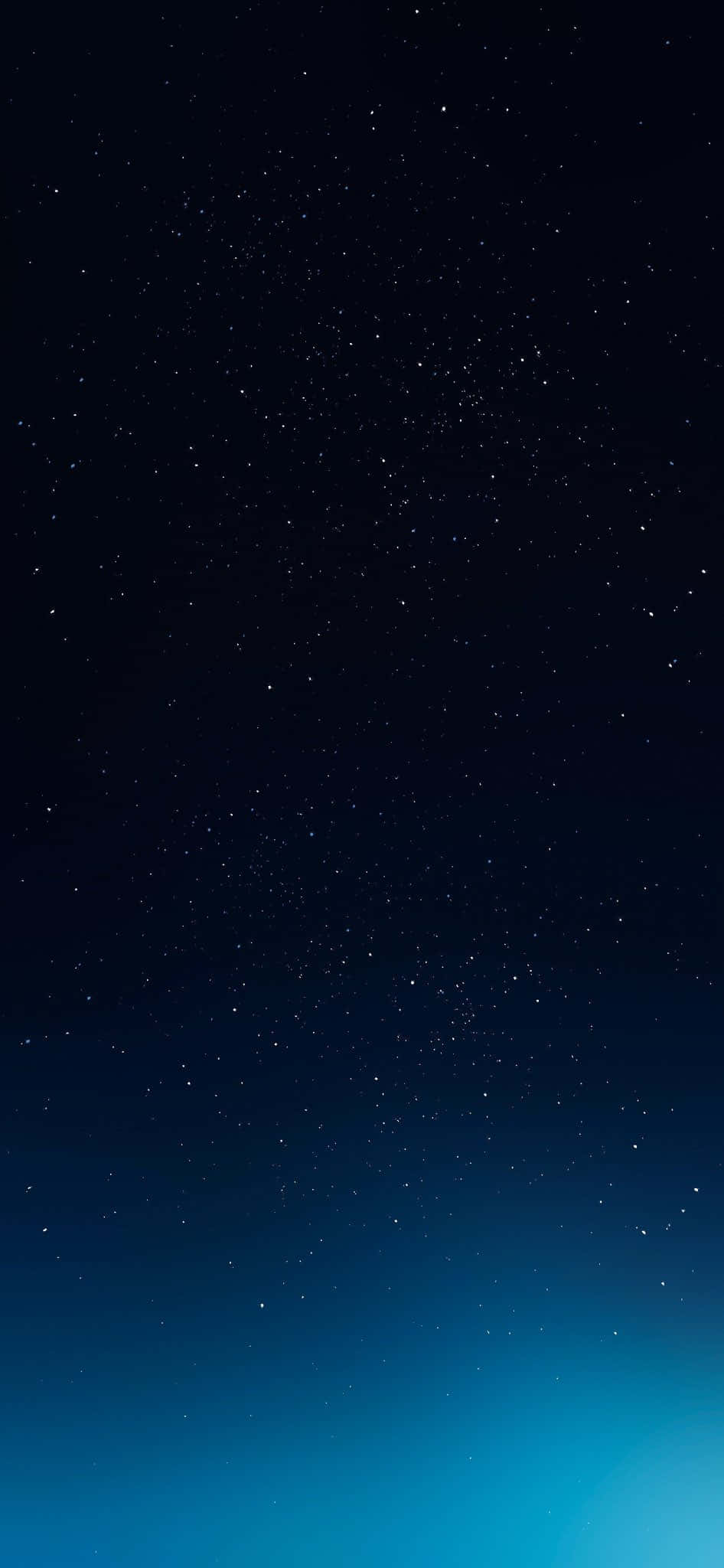 iPhone 藍色銀河設計特寫 壁紙 — 從深海軍藍到鮮豔藍色的寧靜夜空漸變，點綴著無數閃爍的星星。