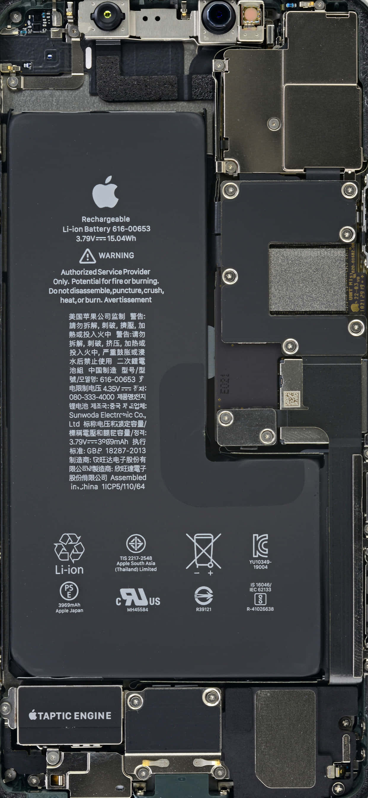 一部顯示內部電池及其他組件的 iPhone 壁紙
