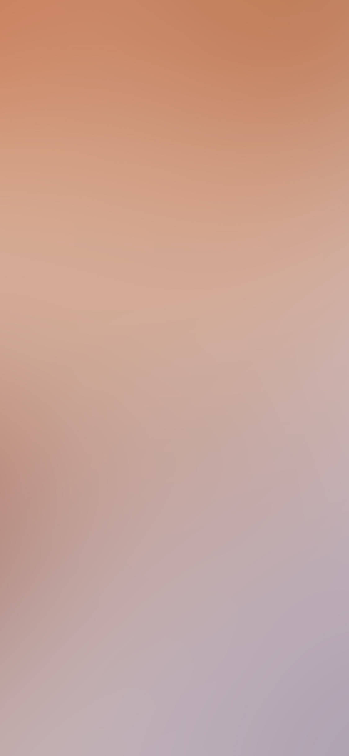 時尚米色 iPhone 握在手中 壁紙 — 柔和漸變牆紙，融合蜜桃色至薰衣草色，帶有細膩的抽象漩渦圖案。