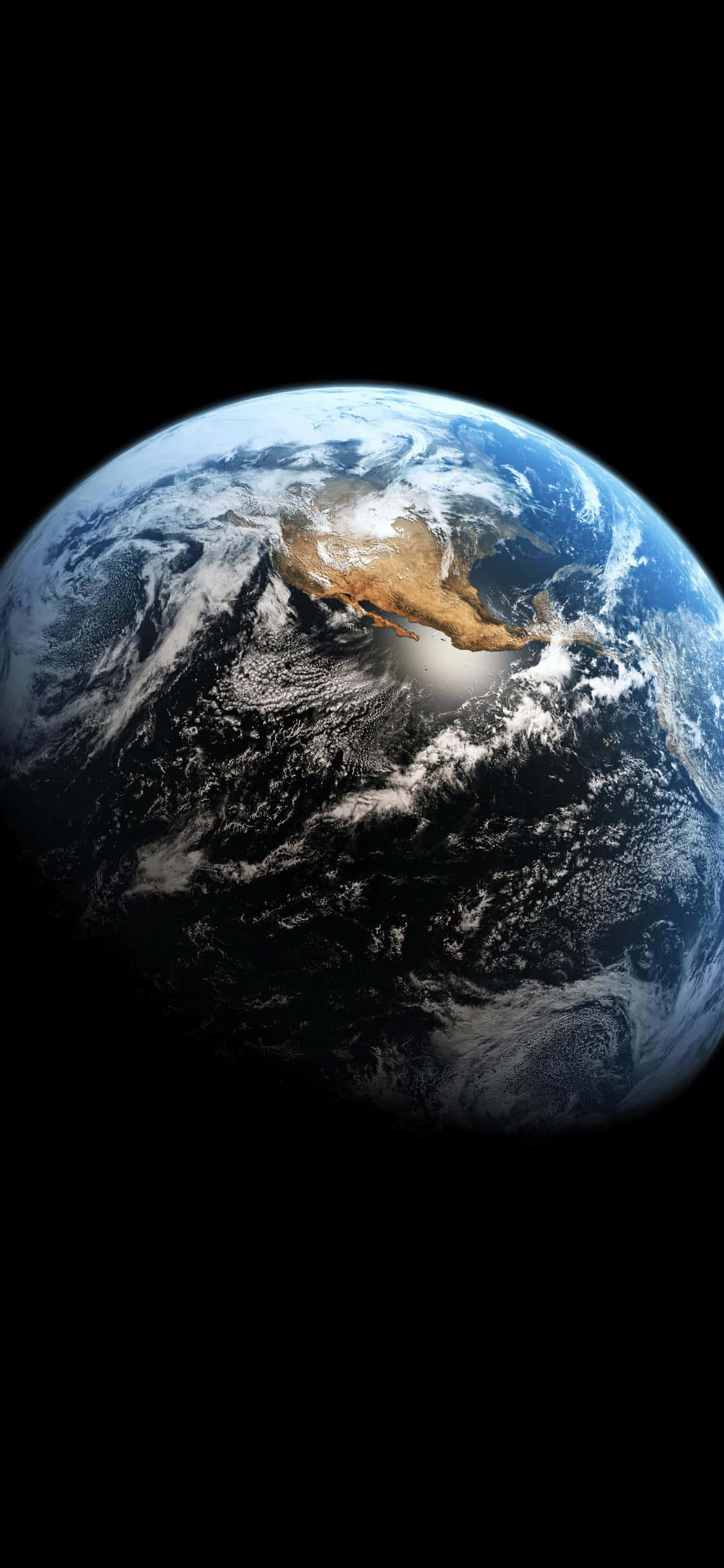 iPhone X 球體地球壁紙 壁紙 — 從太空俯瞰地球的壯麗景色，展示北美洲被旋轉的雲層和深藍色海洋環繞，背景是太空的黑色虛空。