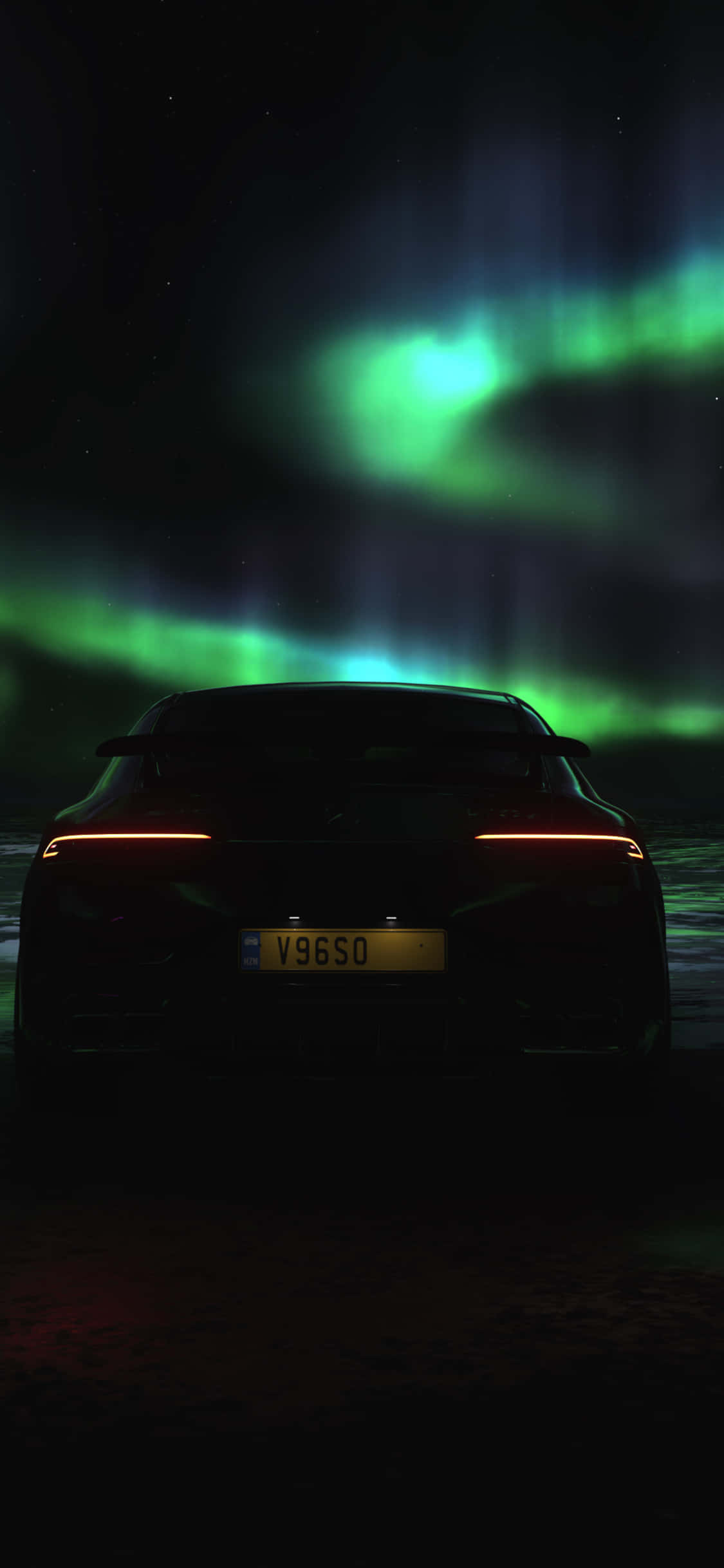 iPhone X AMG GT-R背景搭配極光夜景 壁紙 — 在雪夜景觀中，一輛時尚的黑色跑車輪廓在充滿活力的綠色極光下發光。