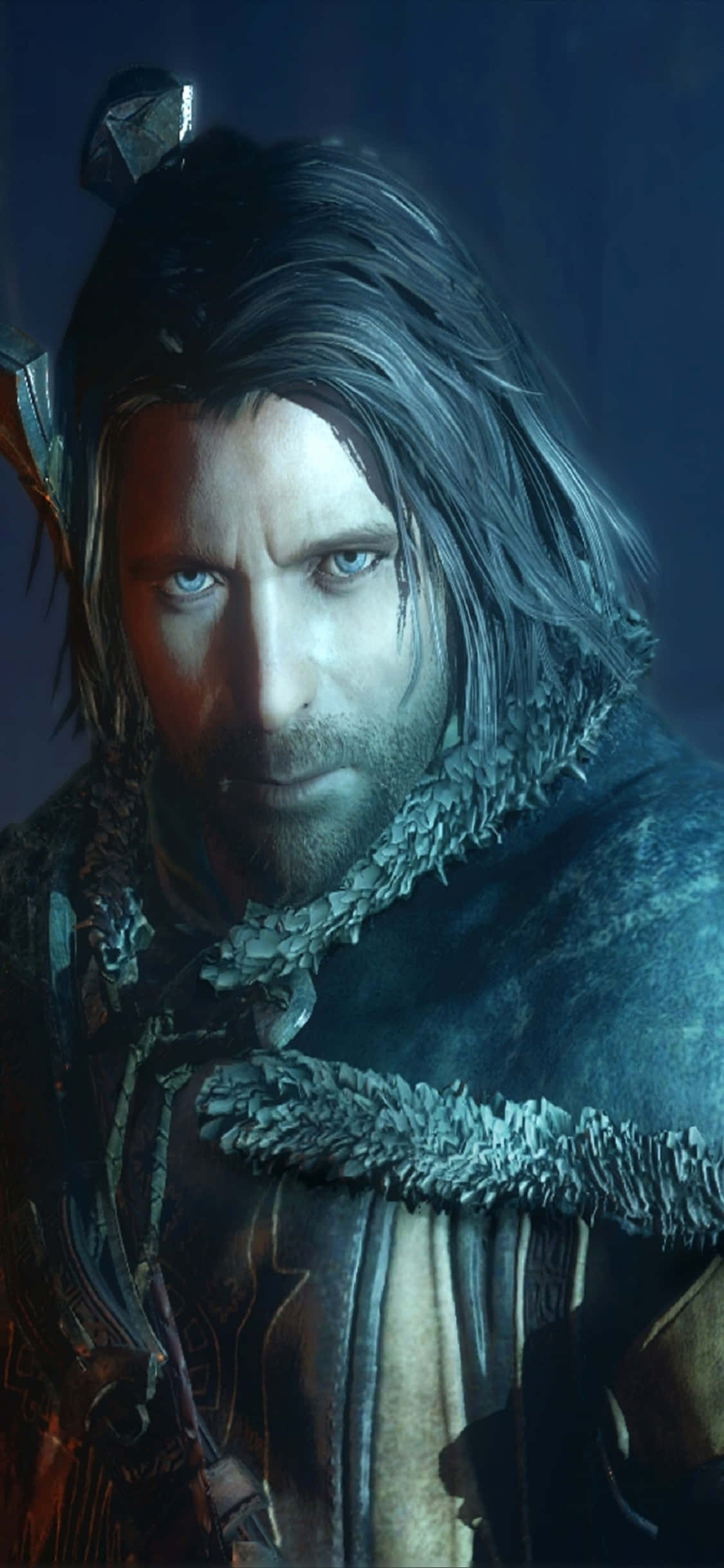 iPhone X《魔戒：魔多之影》背景 - Talion 壁紙 — 一個粗獷的奇幻戰士，擁有銳利的藍眼睛和深色頭髮，在昏暗、充滿氣氛的場景中凝視著。