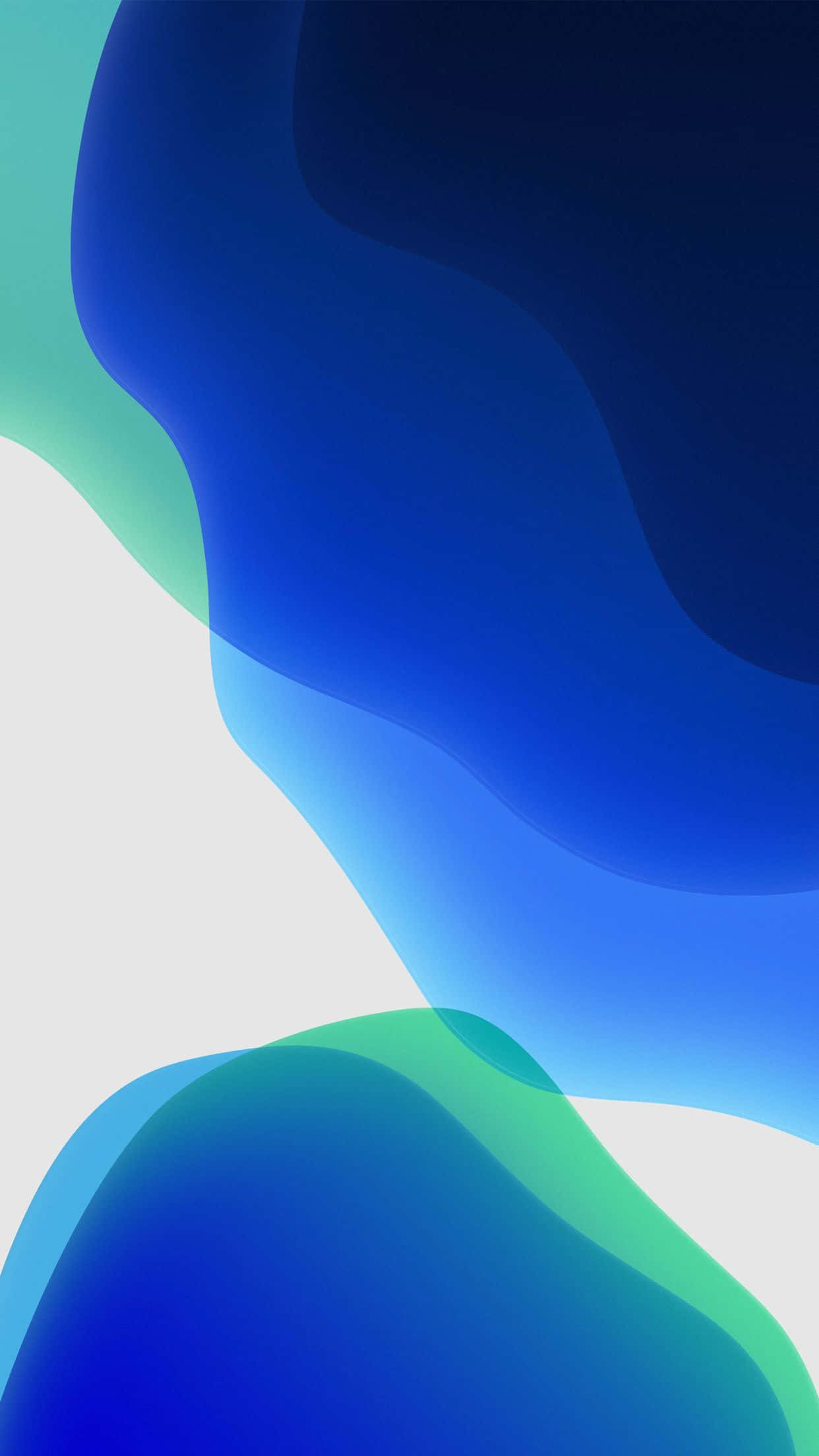 iPhone XR 現貨藍綠白抽象圖案 壁紙 — 藍色和藍綠色的平滑流動漸變在柔和的白色背景上旋轉，呈現極簡的數位抽象設計。