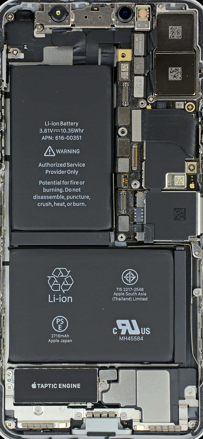 iPhone XR黑銀電池板 壁紙 — 拆解智能手機的內部暴露，顯示電池電路和組件。