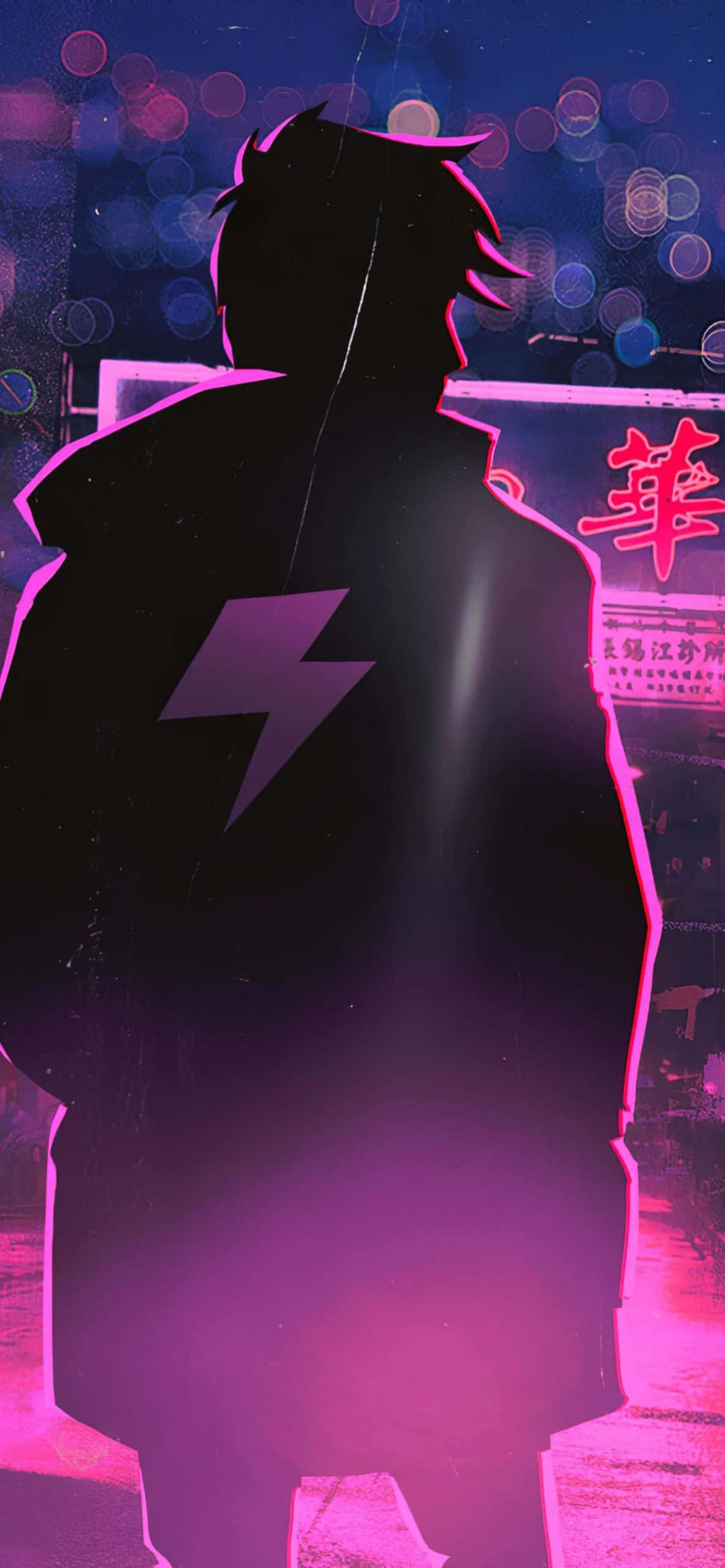 蘋果 iPhone XS 精緻設計 壁紙 — 一個背上有閃電圖案的剪影人物，站在霓虹燈閃爍、散景光點璀璨的都市背景前。