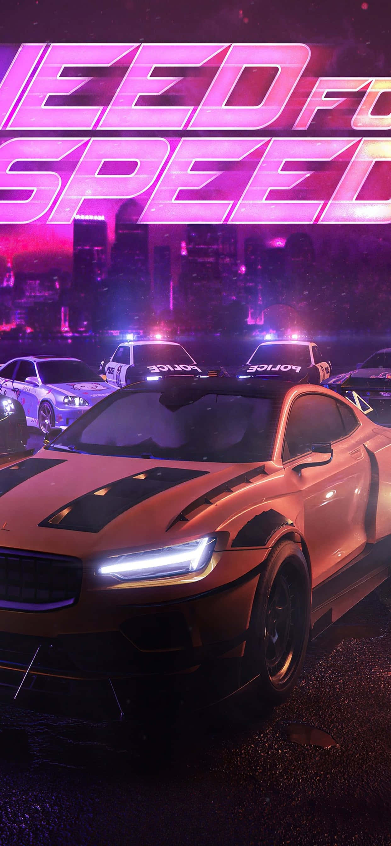 iPhone XS Max《Need for Speed Heat》遊戲藝術背景 壁紙 — 一輛時尚的橙色跑車在霓虹燈閃爍的城市街道上飛馳，被警車追逐，上方是發光的 'Need for Speed' 標誌。