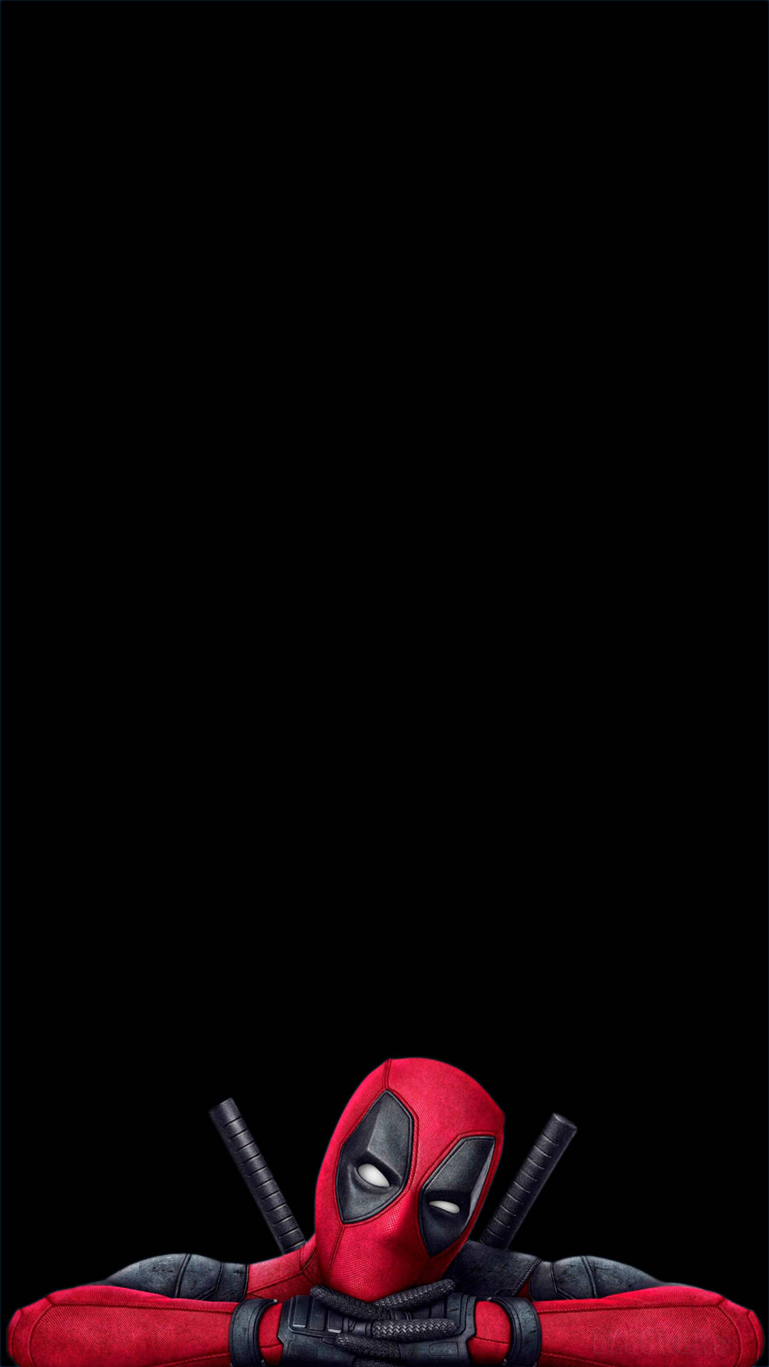 iPhone XS Max OLED 蜘蛛人 壁紙 — 死侍身穿紅黑戰衣，頭後交叉兩把武士刀，在純黑背景下向前傾。