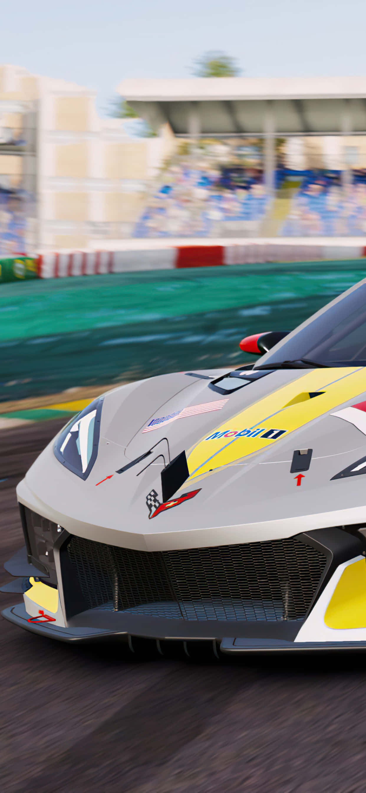 iPhone XS Max Project Cars 2 灰色蘭博基尼 V12 背景 壁紙 — 一輛流線型的銀黃色賽車在陽光明媚的賽道上疾馳，背景是模糊的看台。