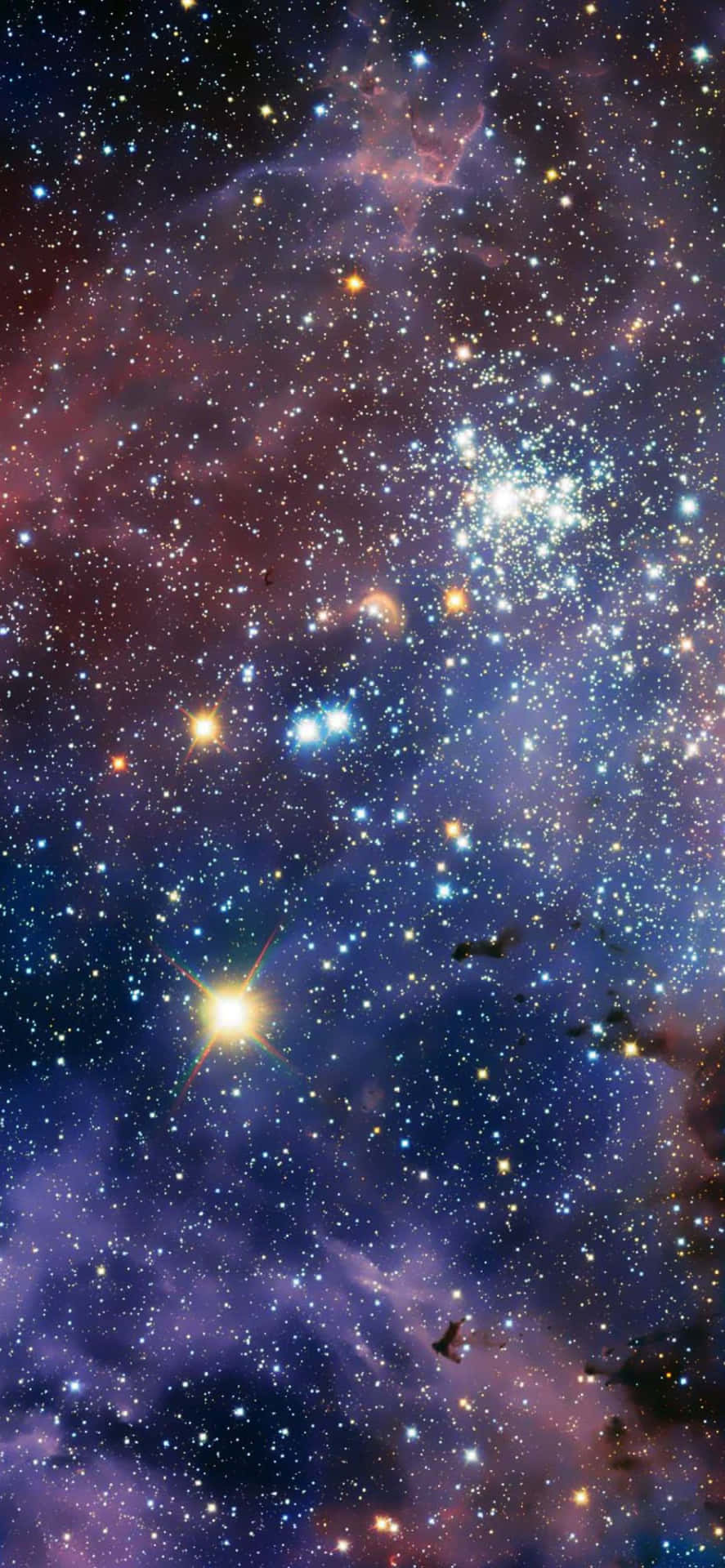 充滿發光恆星和旋轉紫色、粉紅色和藍色氣體雲的鮮豔宇宙星雲。