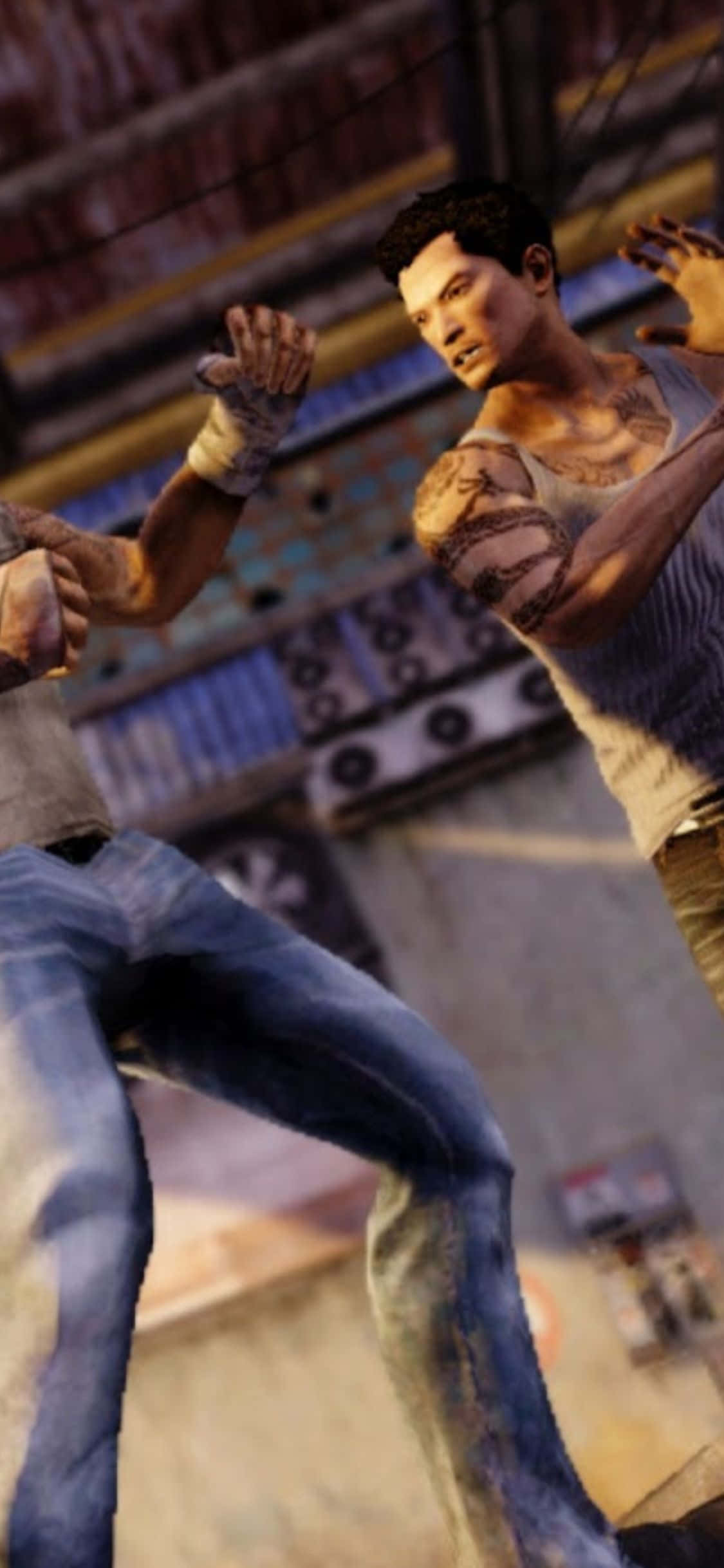 iPhone XS《Sleeping Dogs》拳鬥場景背景 壁紙 — 兩名肌肉發達的戰士在骯髒的城市小巷中擺出緊張的徒手格鬥姿勢。