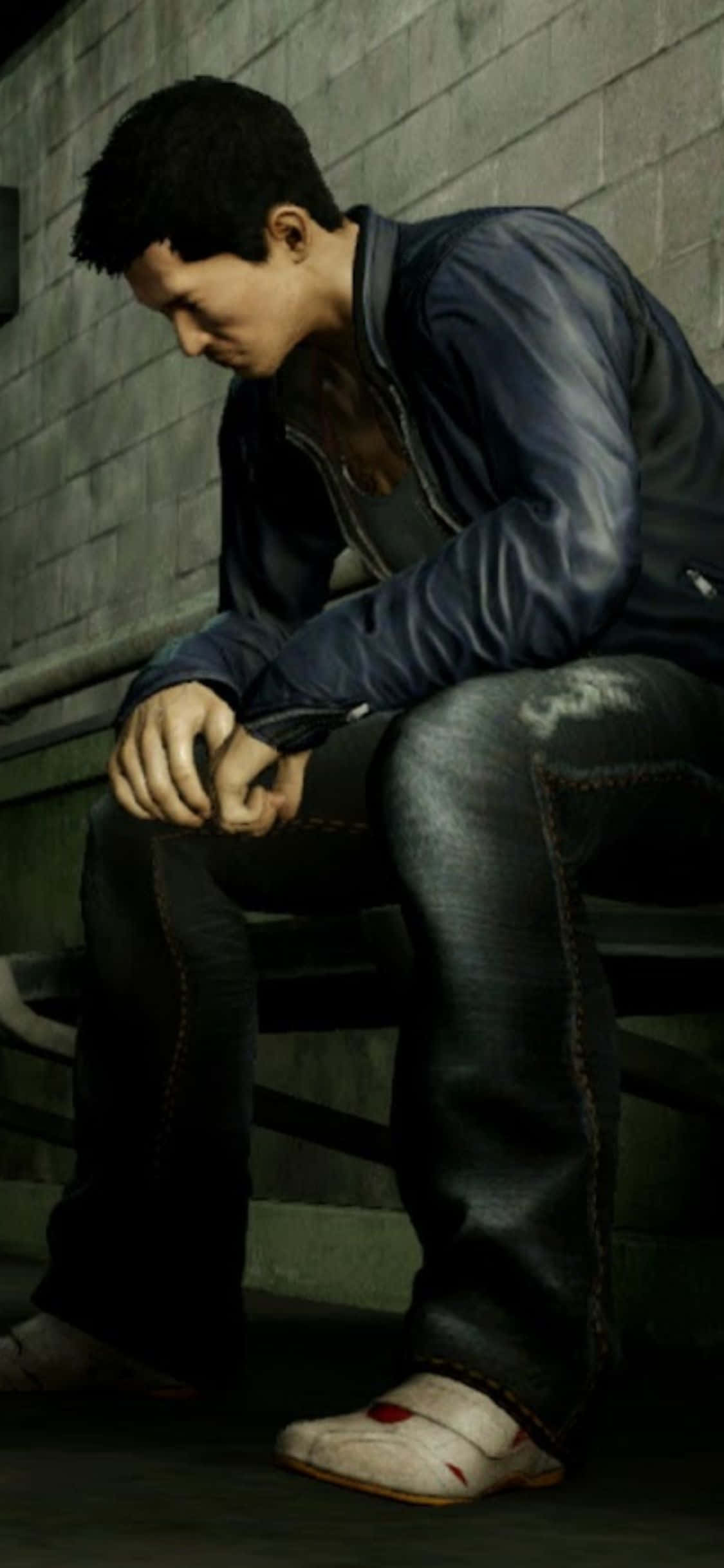 iPhone XS《Sleeping Dogs》魏閔長凳背景 壁紙 — 一個穿著皮褸嘅年輕男人頹坐喺靠磚牆嘅長凳上，腳上沾滿血。