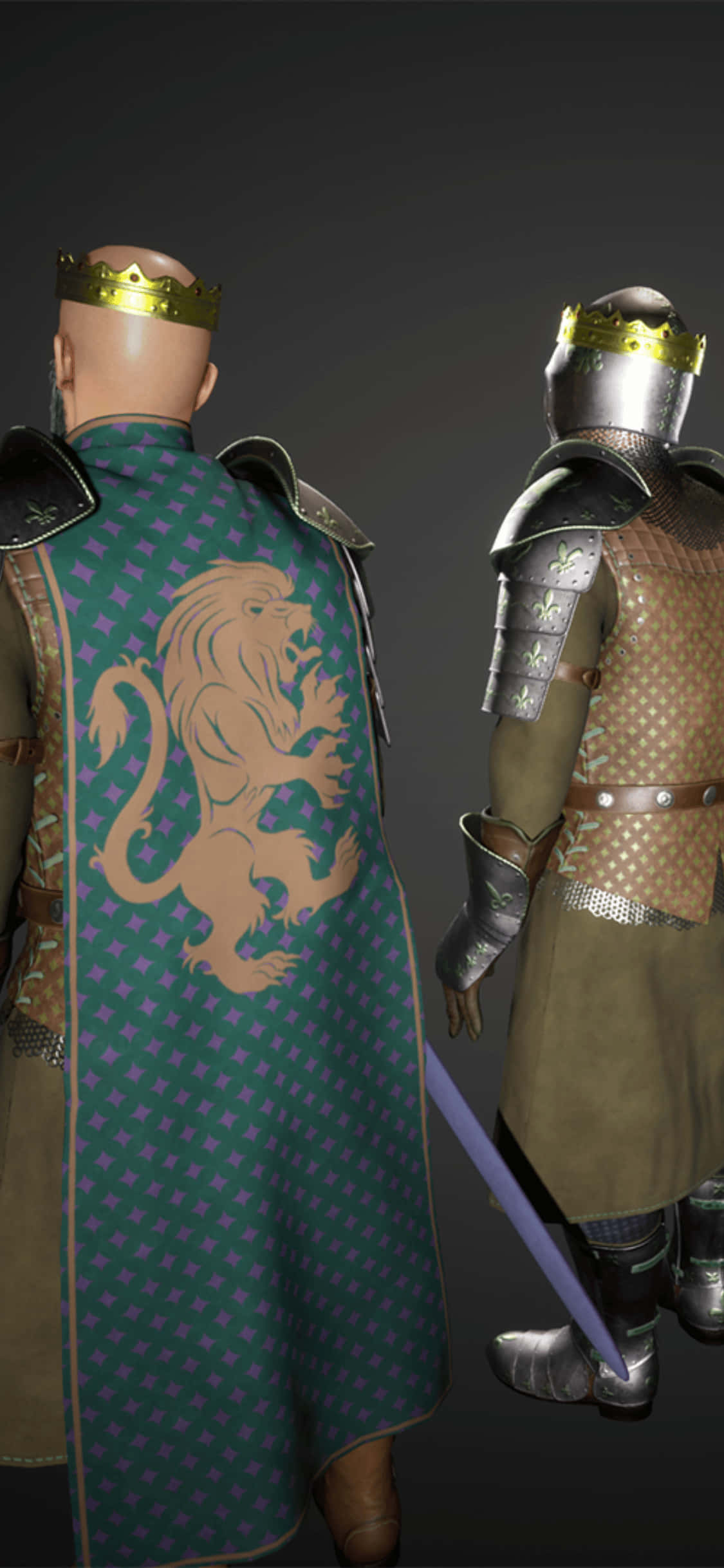iPhone XS 兩名 Mordhau 戰士背景 壁紙 — 兩名身穿中世紀裝備的裝甲騎士背對背站立，一人穿著帶有金色獅子徽章的綠色斗篷，另一人身穿全身板甲，兩人都戴著金色王冠。