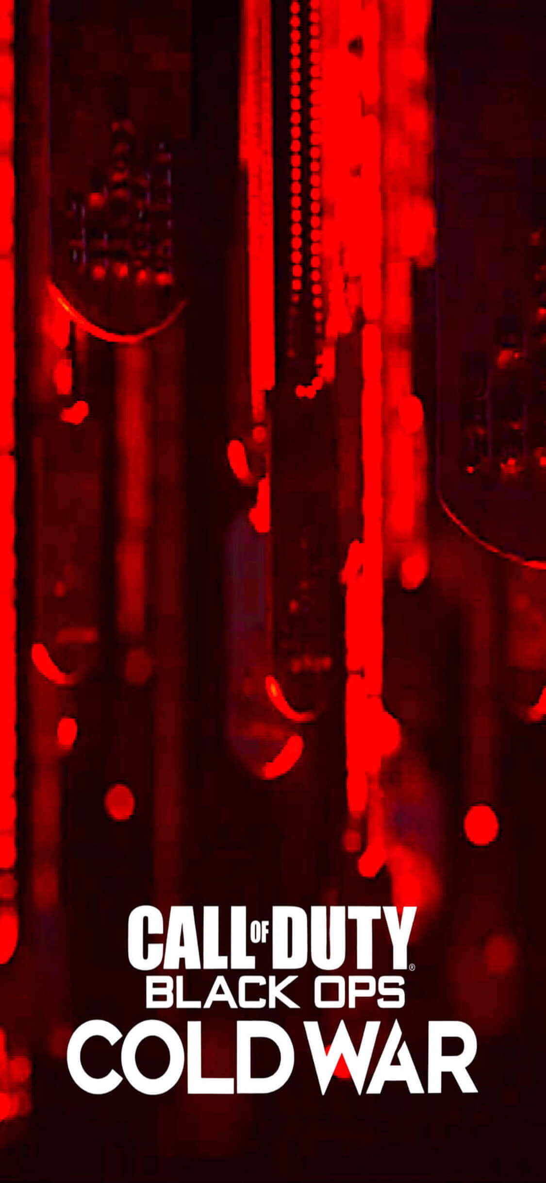 iPhone XS《決勝時刻：黑色行動冷戰》血染狗牌背景 壁紙 — 紅色霓虹燈光沿著黑暗的城市小巷延伸，底部有遊戲標題文字。