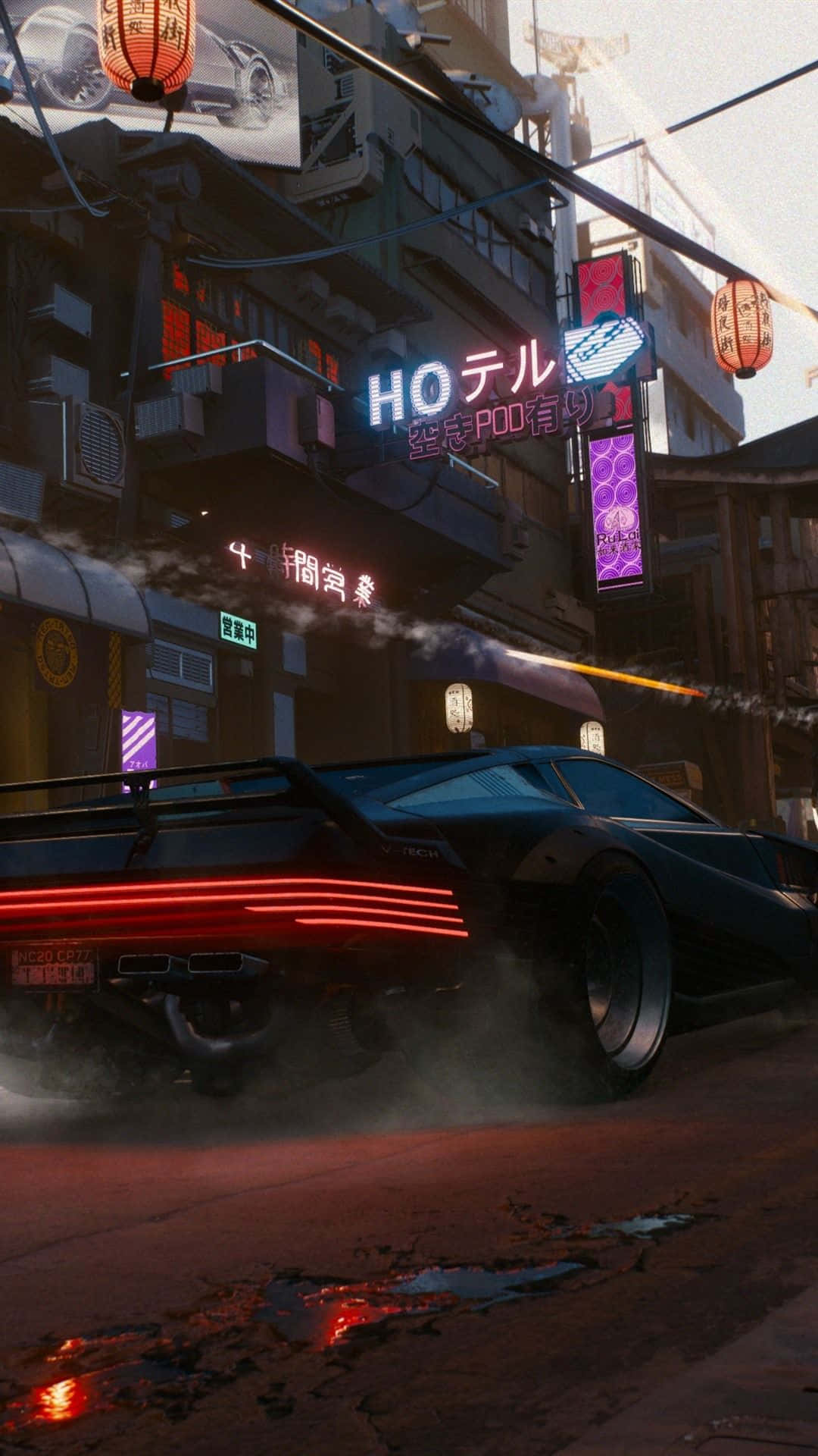 iPhone XS《賽博朋克2077》黑色汽車背景 壁紙 — 一輛時尚的黑色Cyberpunk汽車，帶有發光的紅色尾燈，在霓虹燈照亮、雨水浸濕的小巷中高速行駛，兩旁是高聳的建築物。