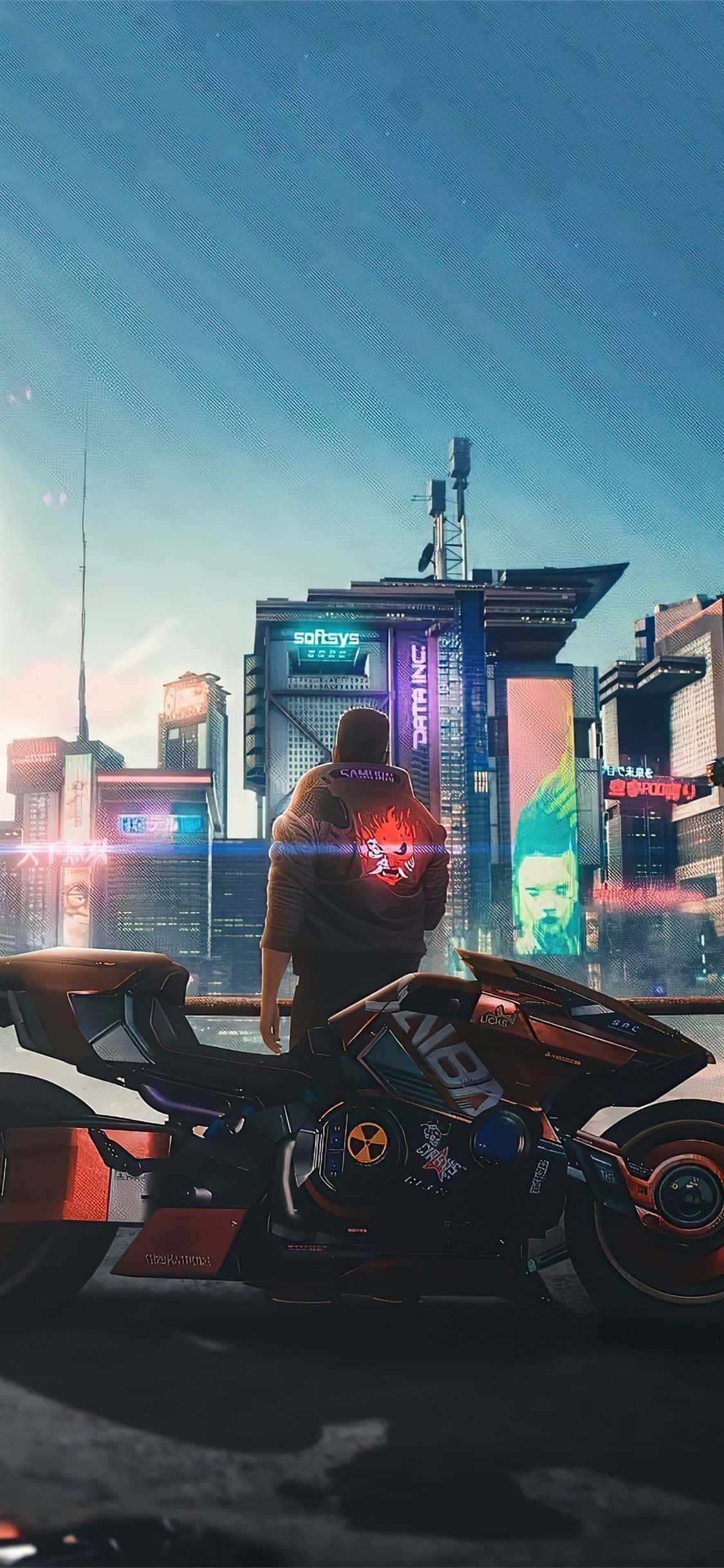iPhone XS《賽博朋克2077》武士夾克背景 壁紙 — 一個孤獨的騎士騎著未來風格的電單車，在暮色天空下凝視著霓虹燈閃爍的賽博龐克城市景觀。