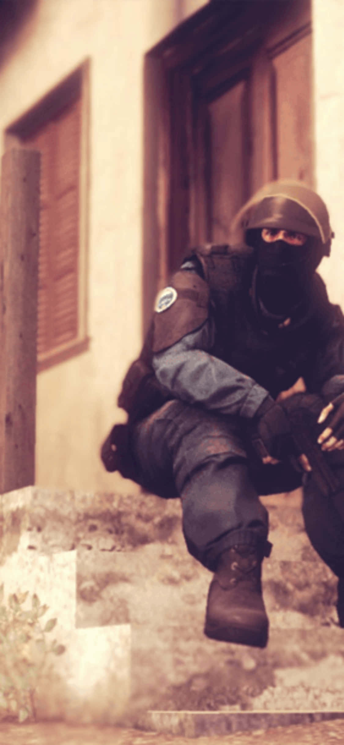 專業玩家在iPhone XS上競技《Counter-Strike: Global Offensive》 壁紙