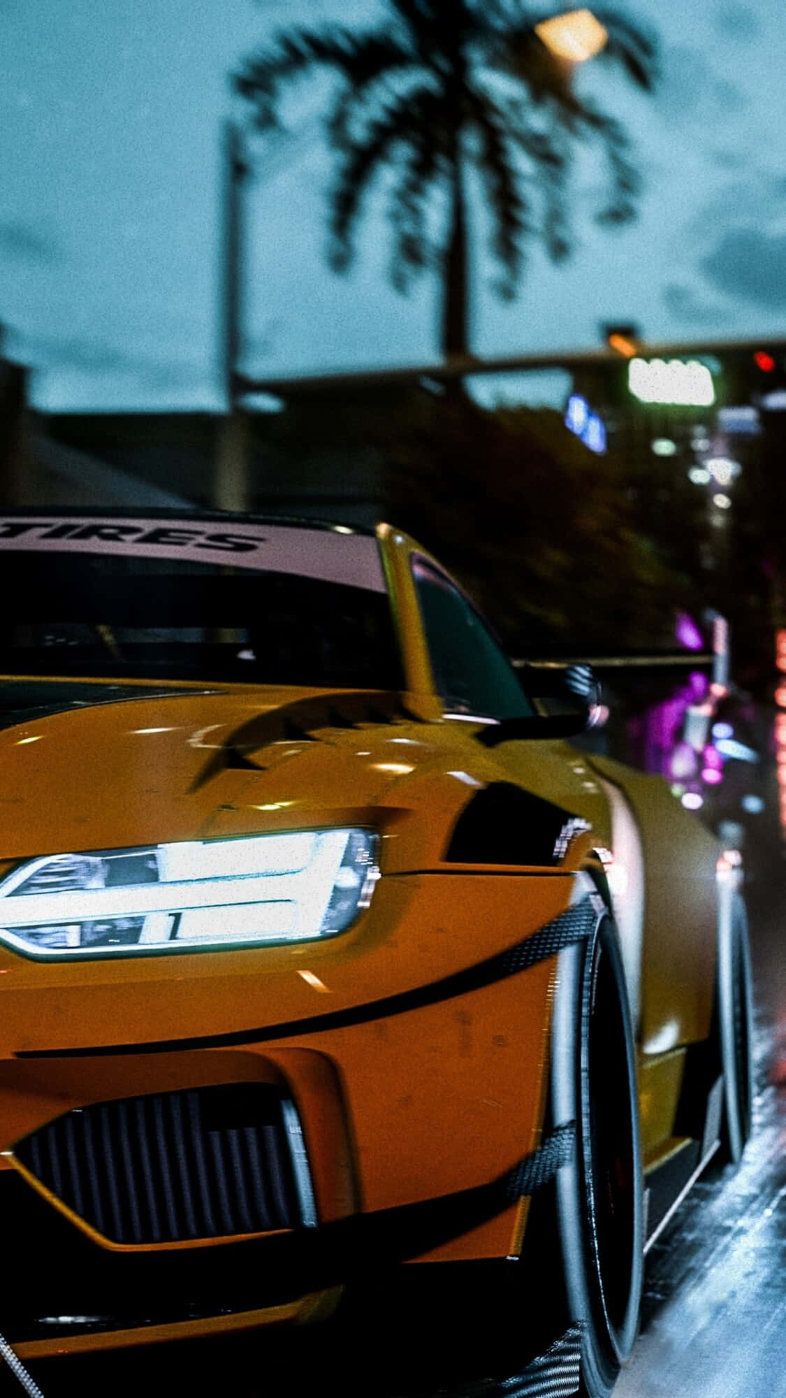 iPhone XS《Need For Speed Payback》黃色布加迪壁紙 壁紙 — 一輛充滿活力的橙色賽車在夜間濕漉漉的城市街道上，在霓虹燈下閃閃發光，背景是棕櫚樹的剪影。