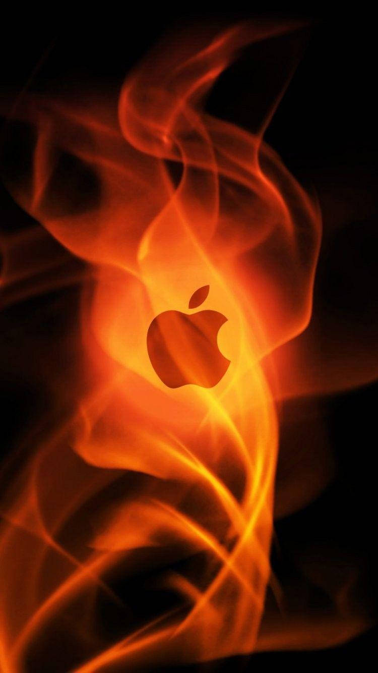 Apple標誌被黑色背景上熾熱的橙色火焰包圍