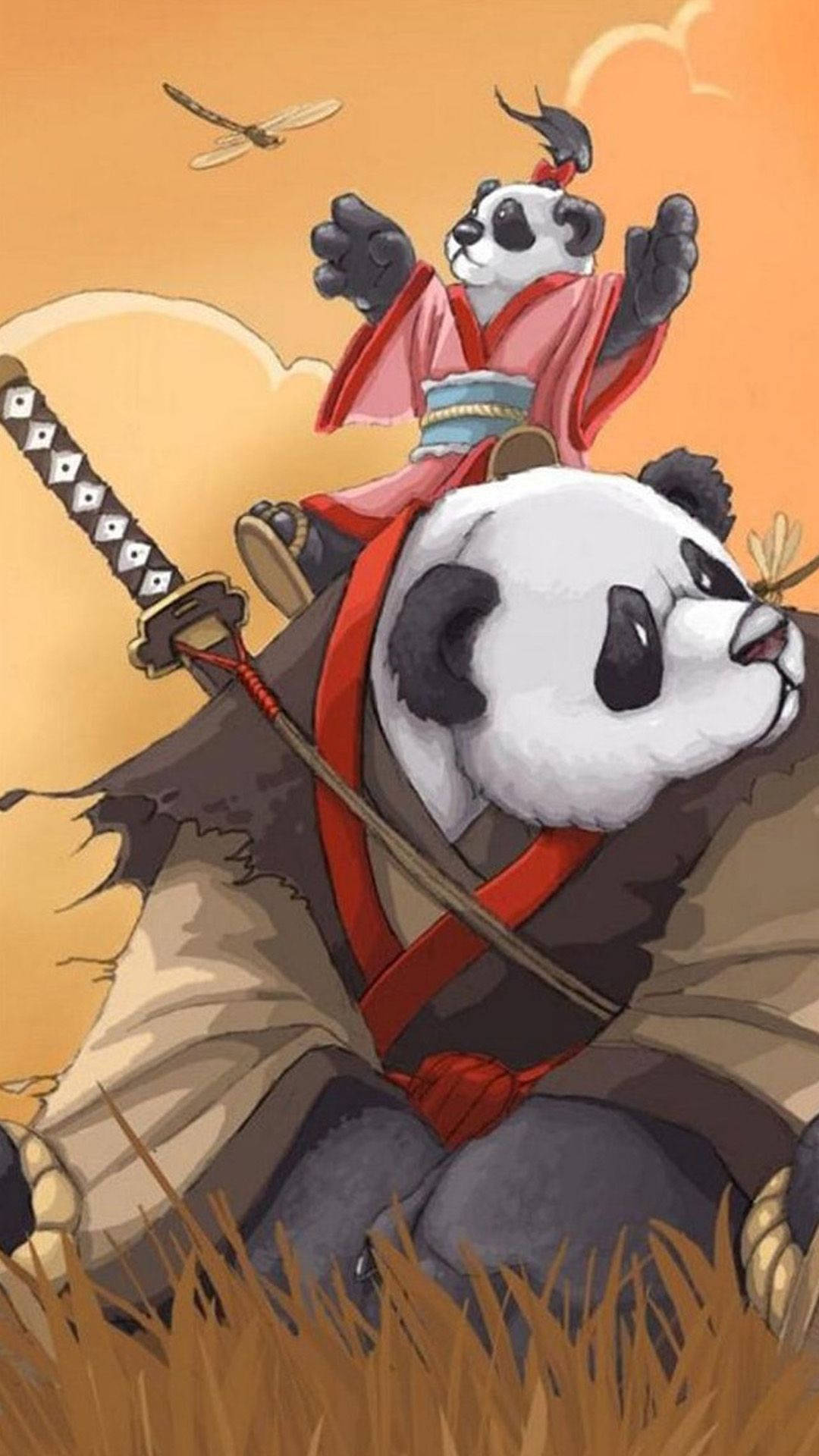 兩隻打扮成武士的熊貓在日落時分騎行穿過草地，頭頂有一隻蜻蜓飛過。