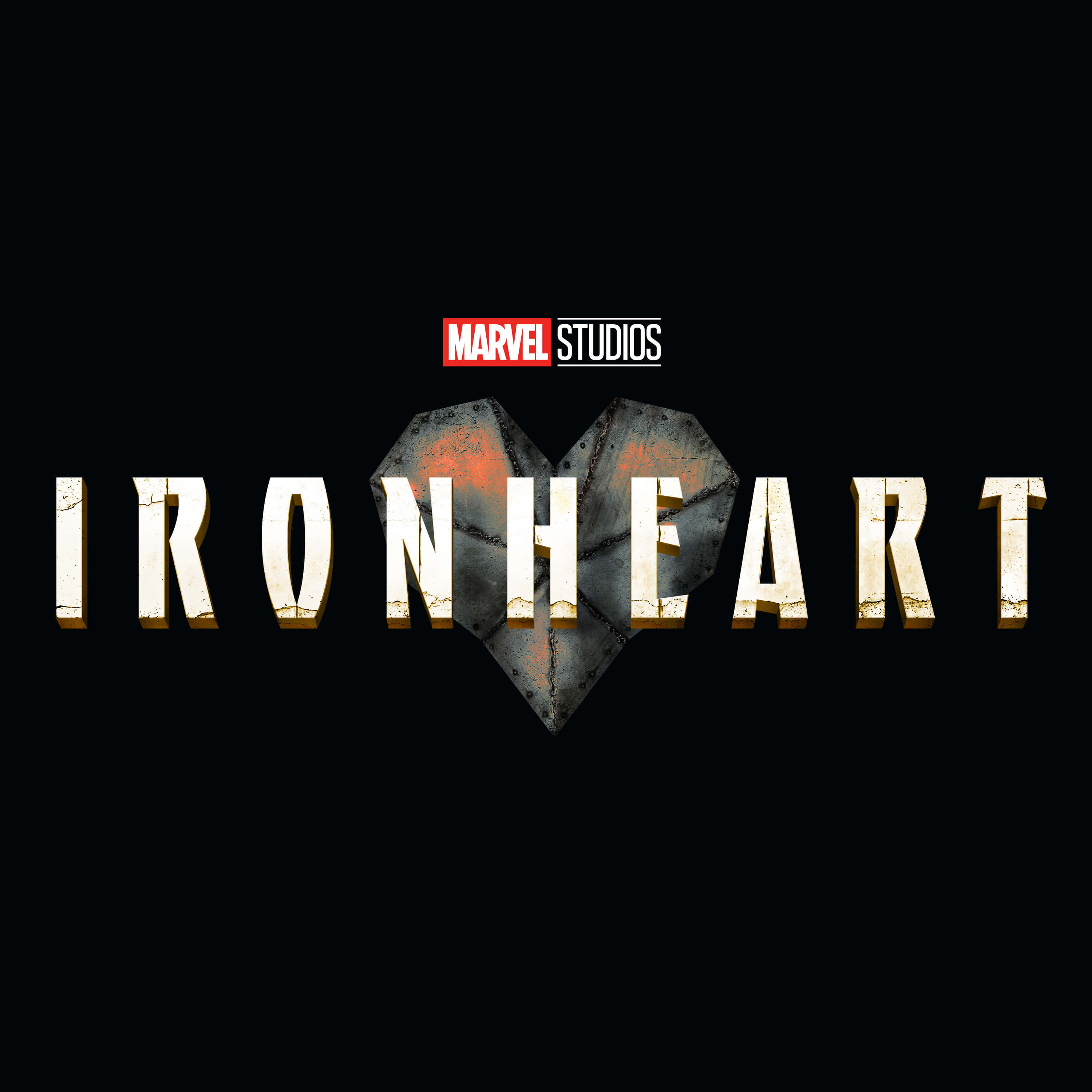 Ironheart 桌布 壁紙 — Ironheart 標誌，以金屬心形取代 'O'，黑色背景，Marvel Studios 品牌標示。