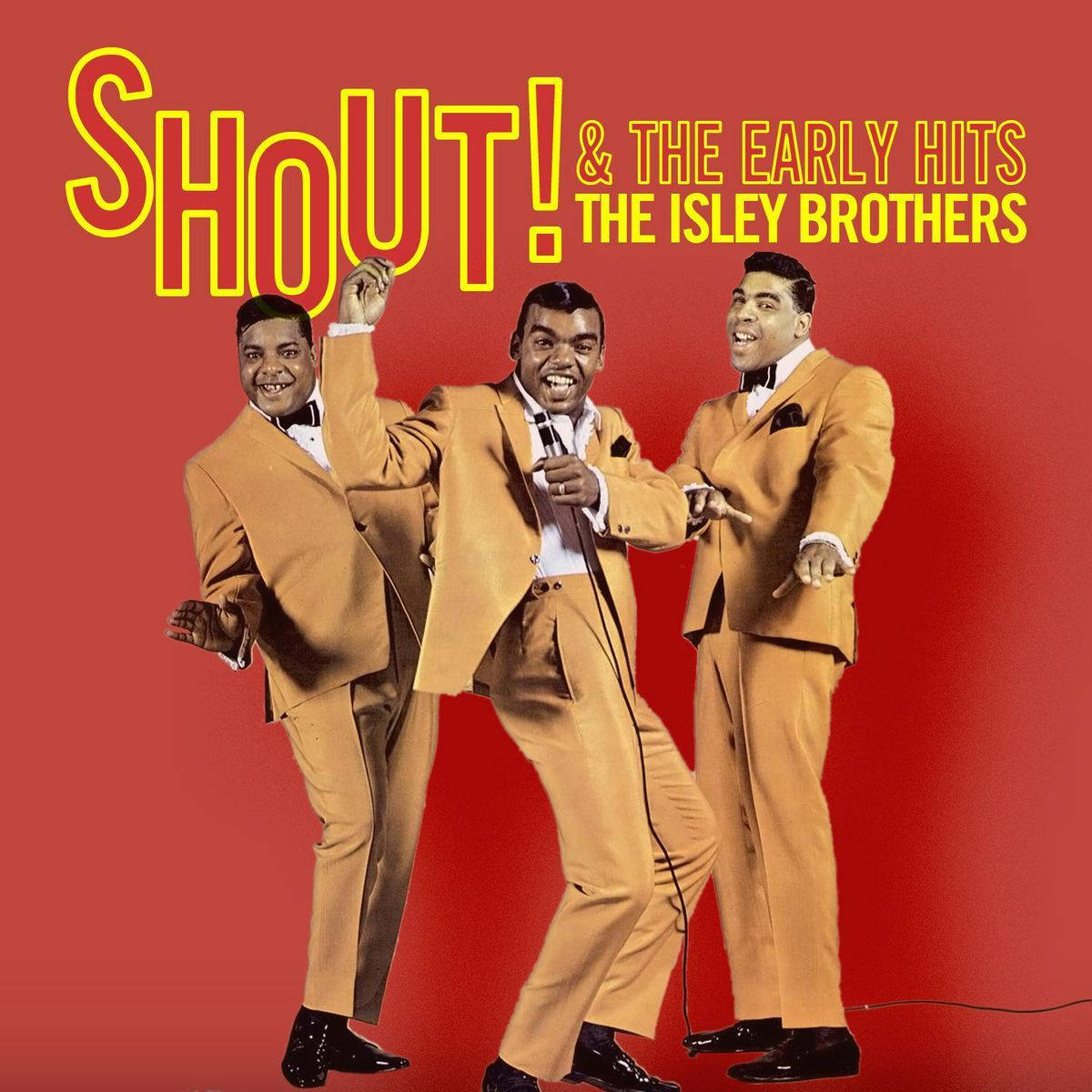 Isley Brothers 經典《Shout》專輯封面 壁紙 — 三位微笑的男士穿著相配的棕褐色西裝，在帶有黃色專輯文字的醒目紅色背景前充滿活力地跳舞。