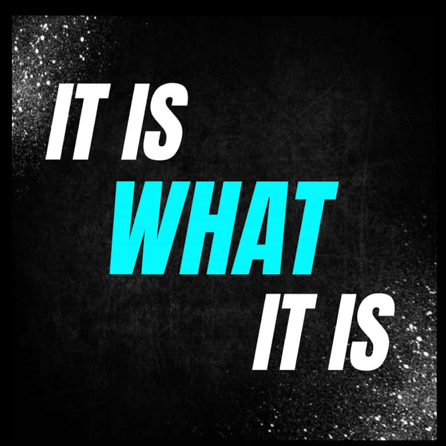  壁紙 — 粗體文字以白色和青色顯示「IT IS WHAT IT IS」，背景為粗糙的黑色，帶有閃爍的微粒。
