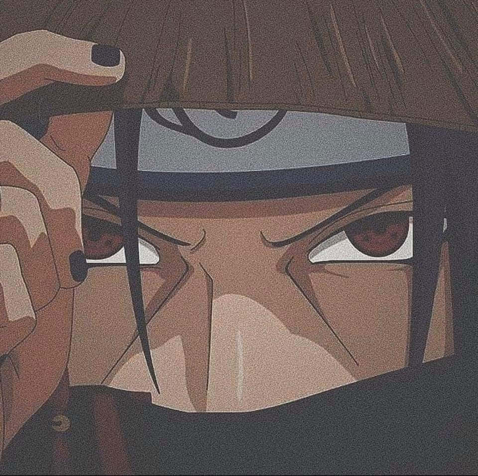 紅眼動漫忍者角色掀起頭帶露出銳利眼神。