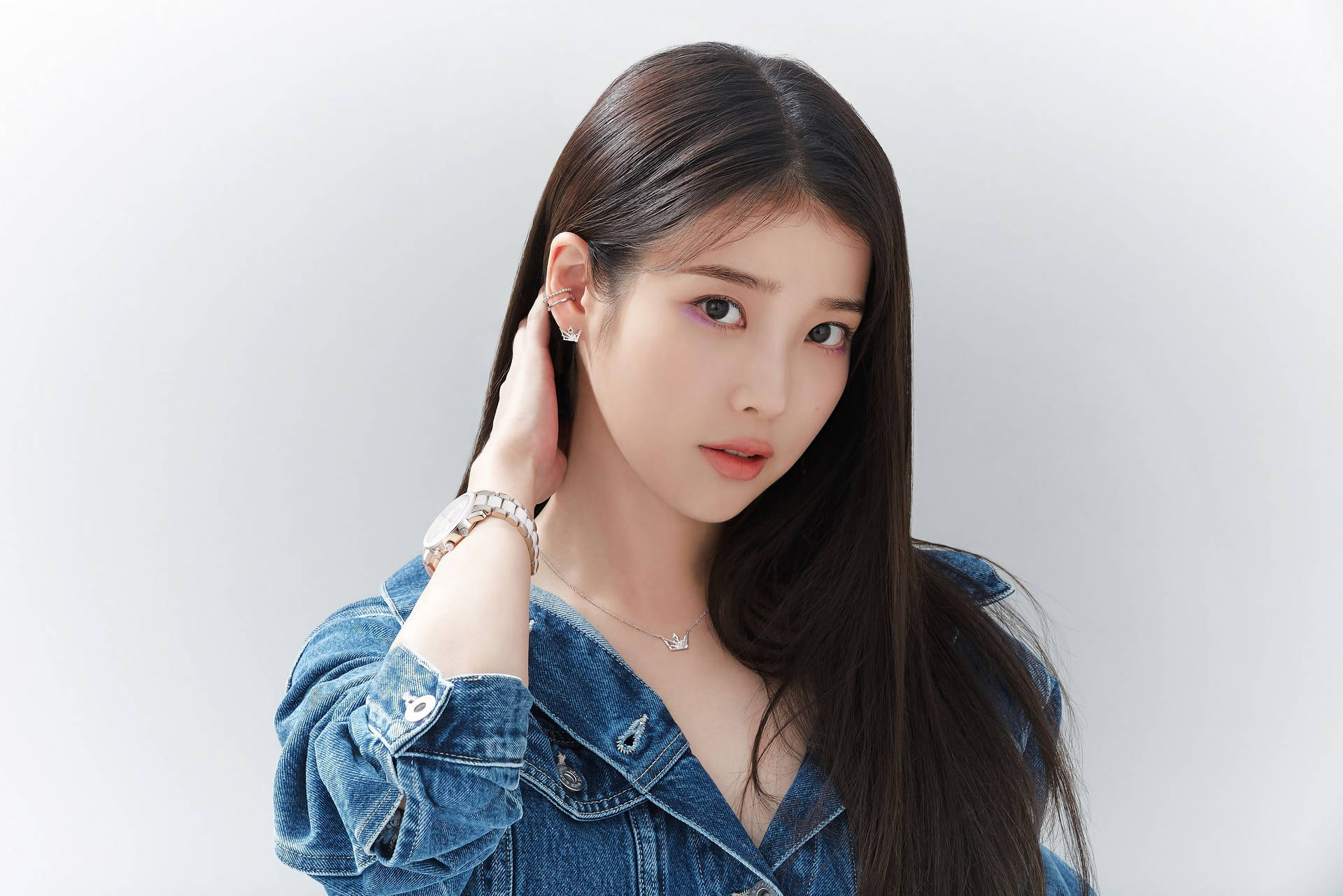 IU 穿牛仔服