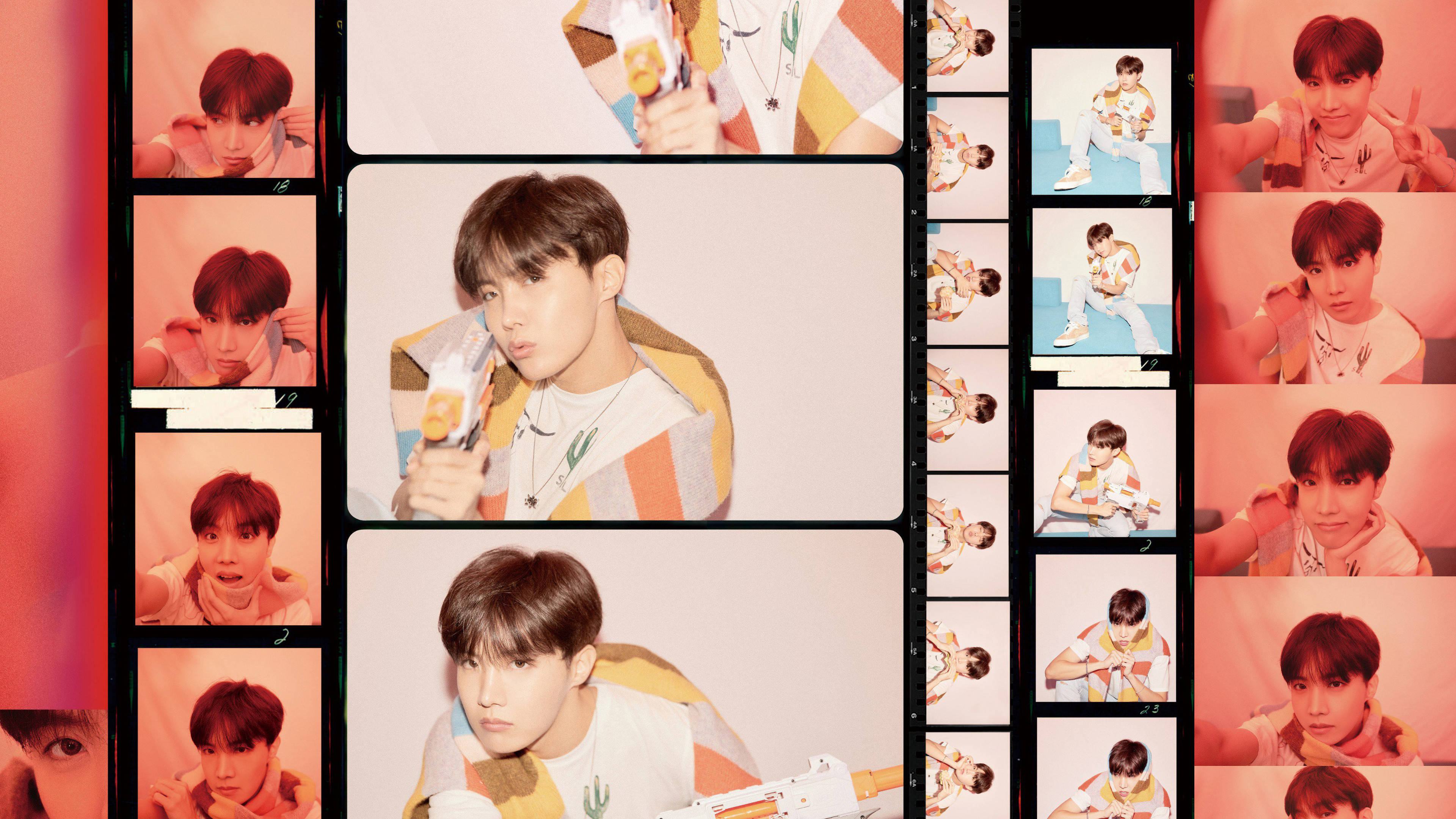J-hope MOTS Persona Film Strip 壁紙 — 一名穿著彩色條紋襯衫的年輕男子在多個相框中擺姿勢，沐浴在溫暖的粉紅色和橙色光線中。