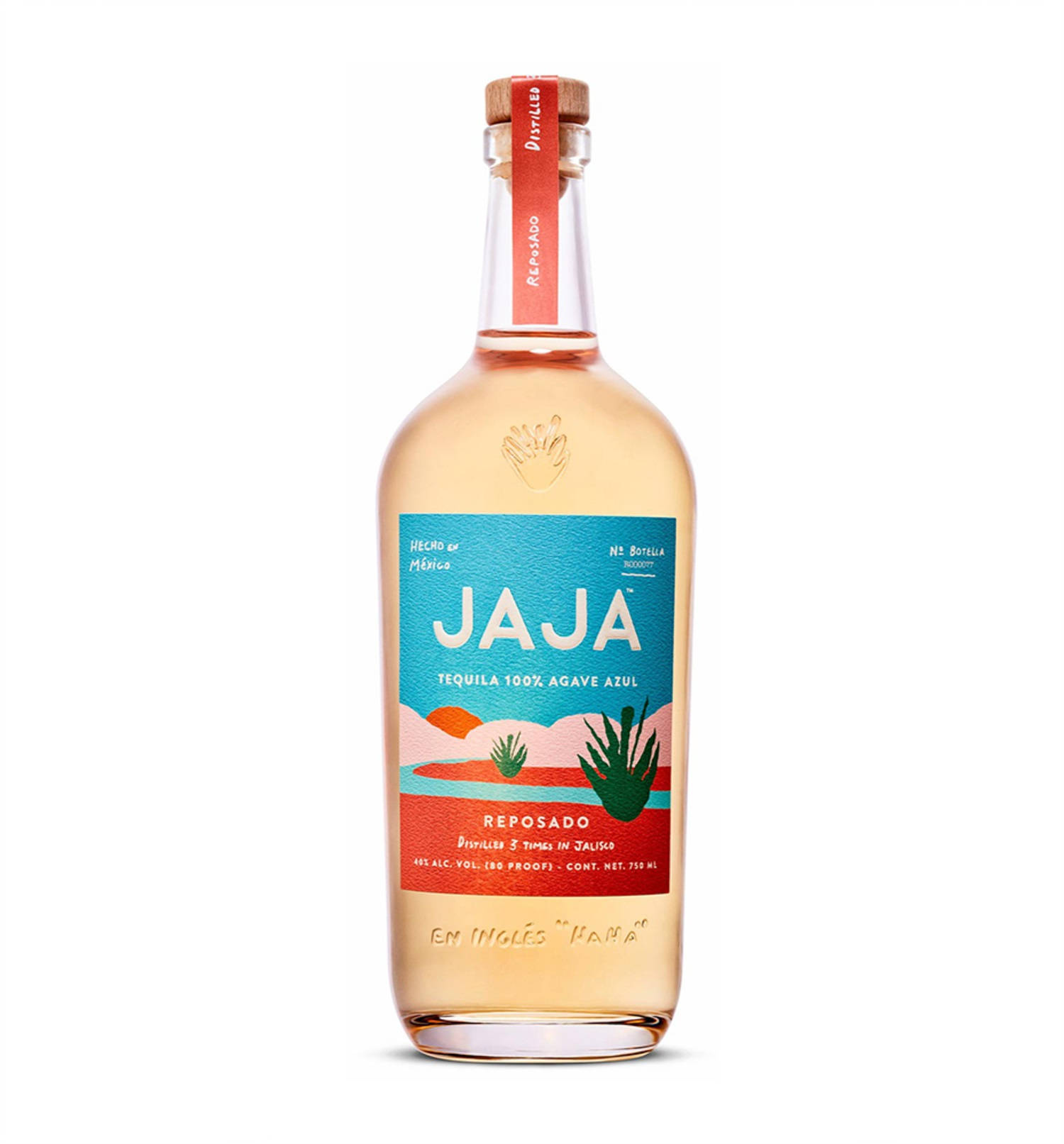 一瓶帶有彩色沙漠主題標籤的Jaja Reposado龍舌蘭酒。