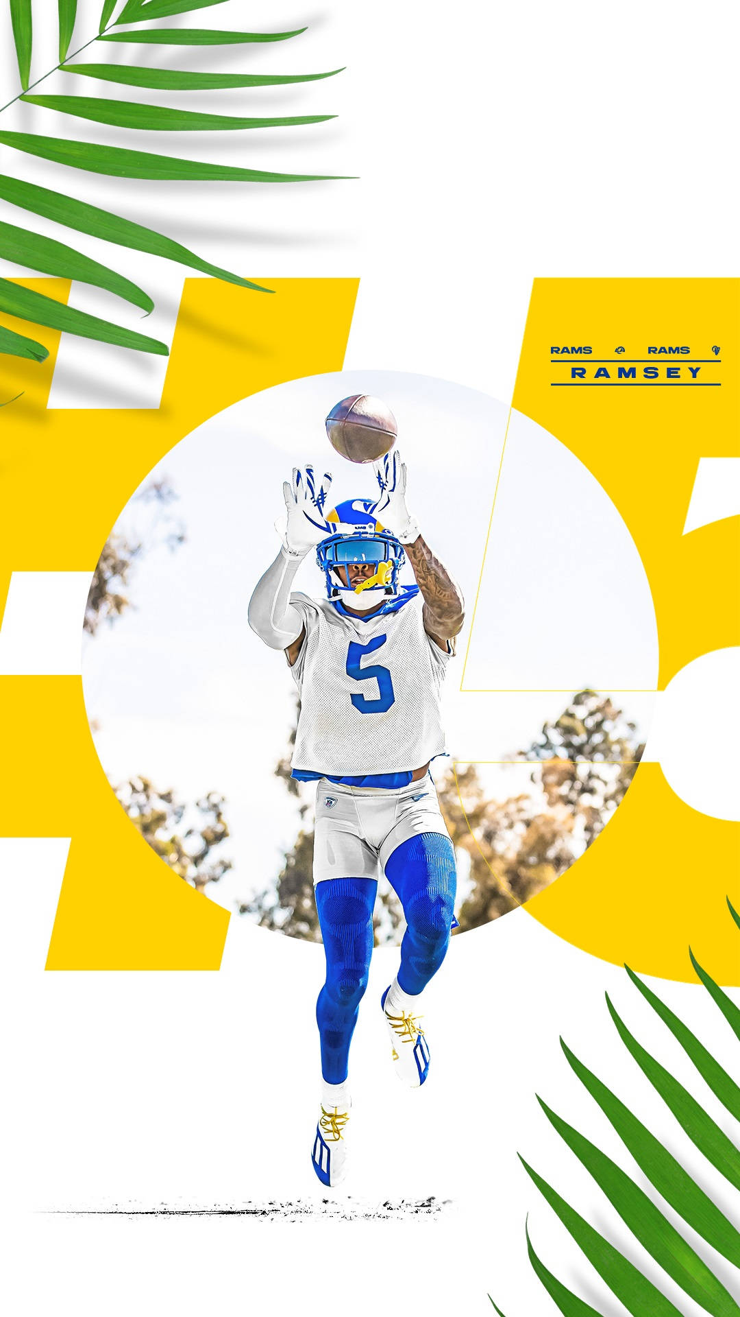 Jalen Ramsey 5 號藝術圖 壁紙 — 一名身穿白色和藍色球衣的足球員跳起接球，周圍環繞著大膽的黃色圖形和綠色棕櫚葉。