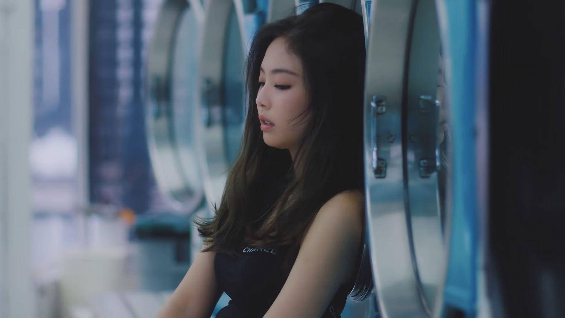 金珍妮《SOLO》MV 洗衣店場景