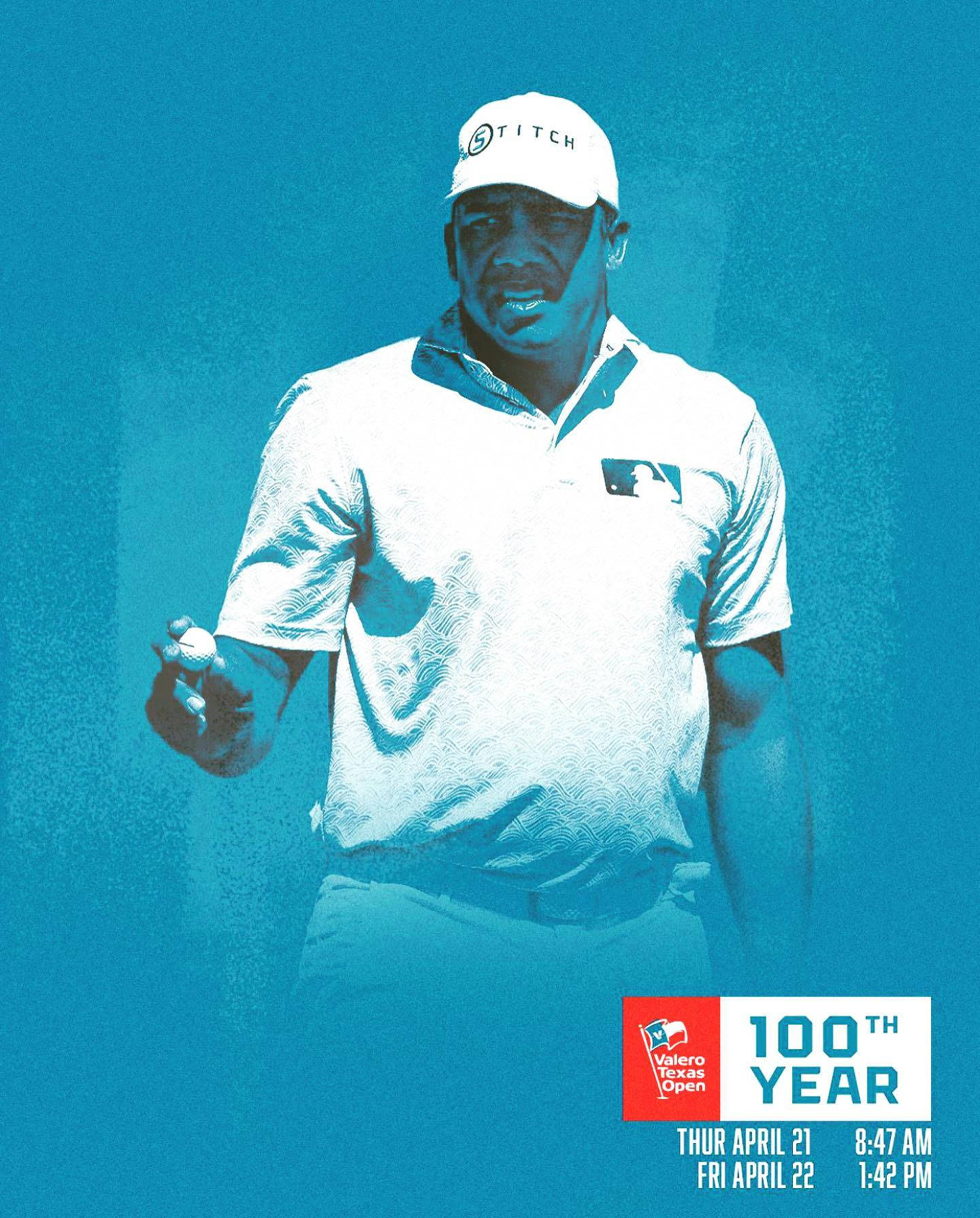 Jhonattan Vegas 高爾夫比賽海報 壁紙 — 一位戴白色帽子和Polo衫的高爾夫球手，在純藍色背景前拿著球，背景上有比賽詳情。