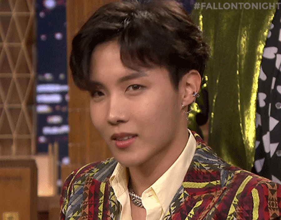 JHope 穿著休閒服散發迷人魅力 壁紙