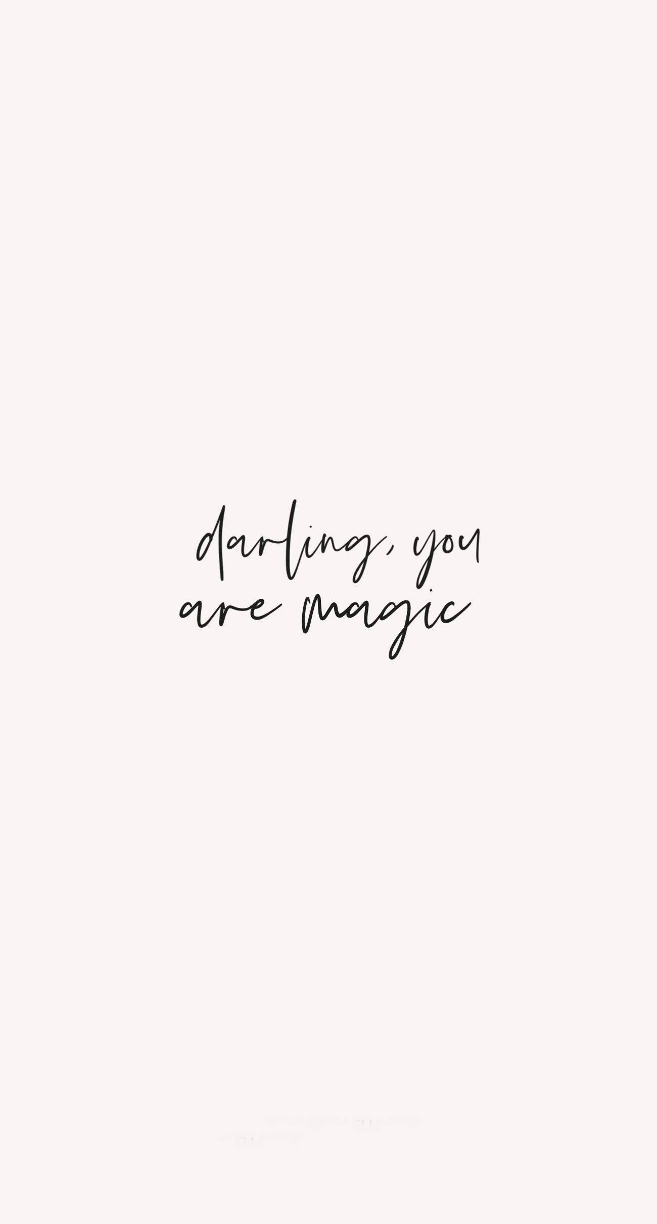 在柔和米白色背景上的優雅草書名言 darling you are magic
