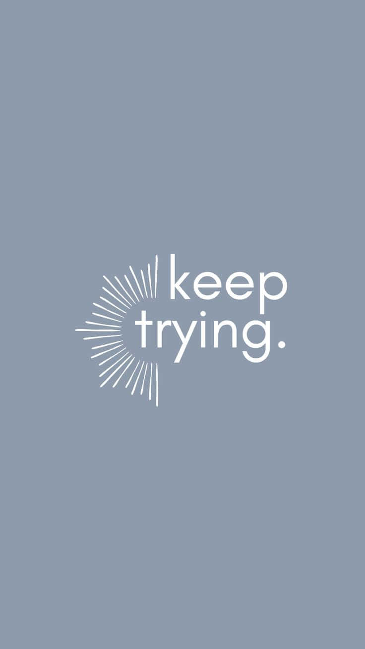  壁紙 — 簡約勵志牆紙，白色文字 keep trying 和太陽光線圖標，背景為柔和藍色。