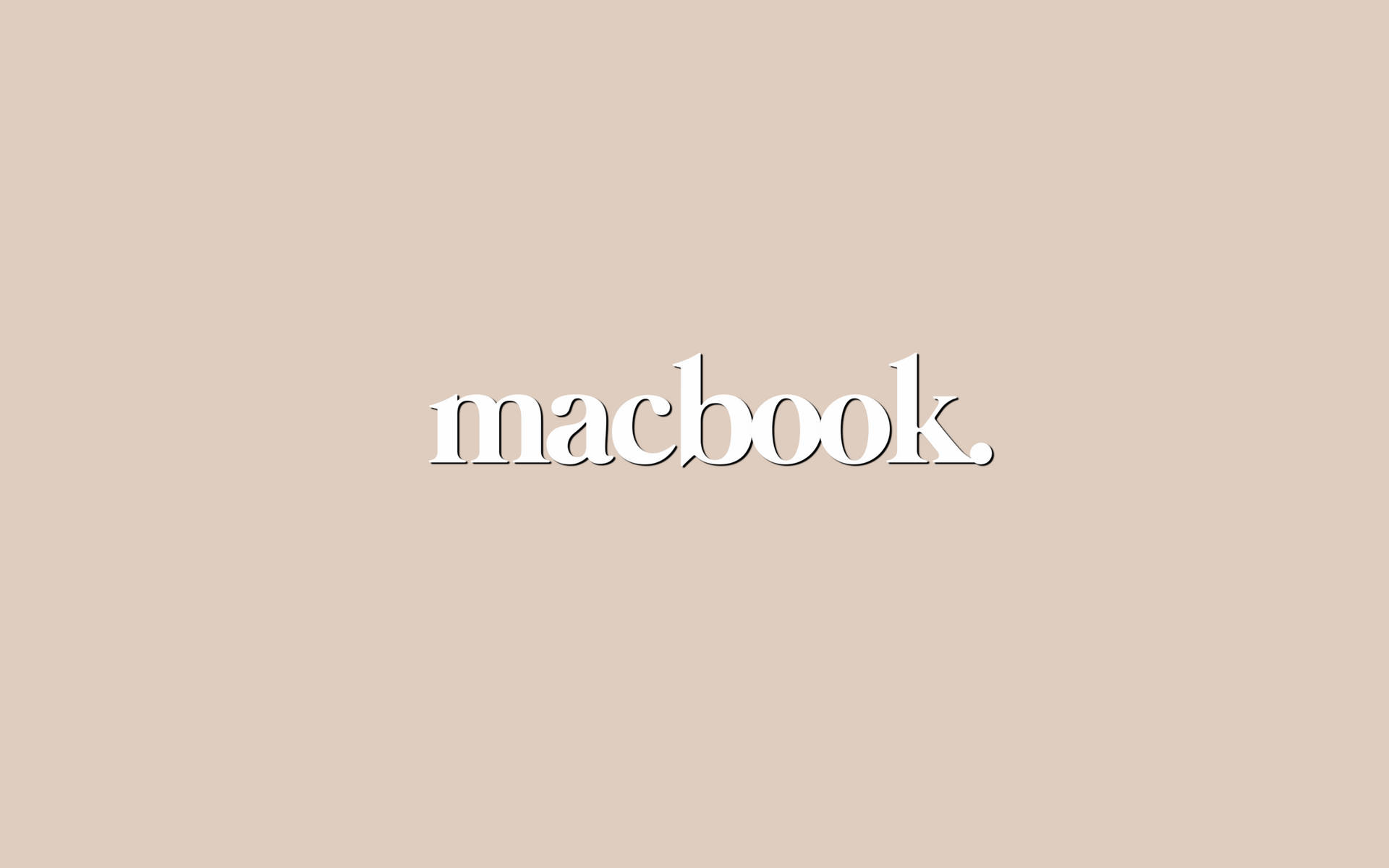 米色背景上以白色襯線字體顯示的「macbook」一詞。 — 米色棕色美學 壁紙