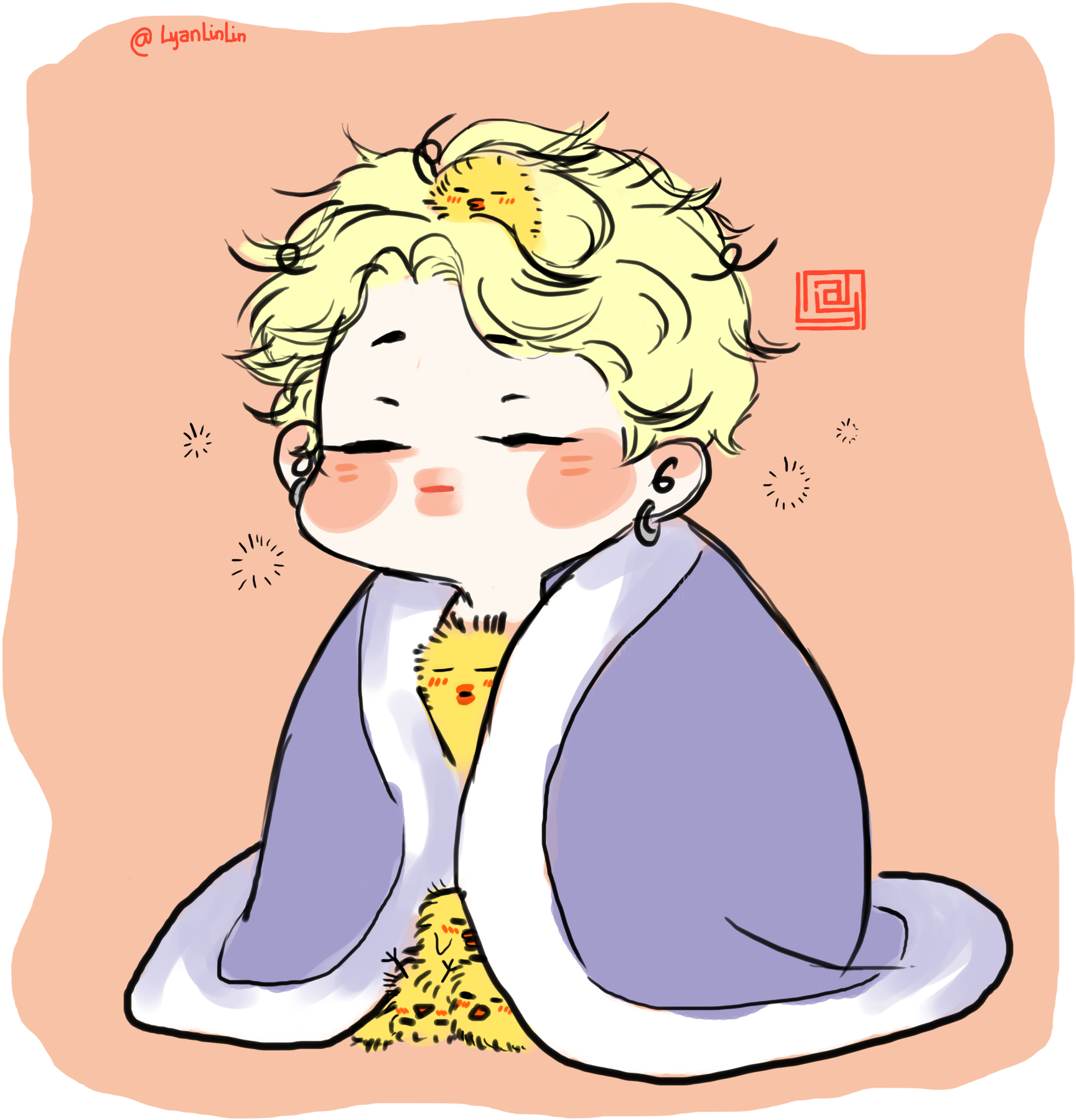 動畫Jimin可愛插畫 壁紙 — 一個可愛的動漫風格角色，金髮和玫瑰色臉頰，裹著紫色長袍，坐著，小黃雞探出頭來。