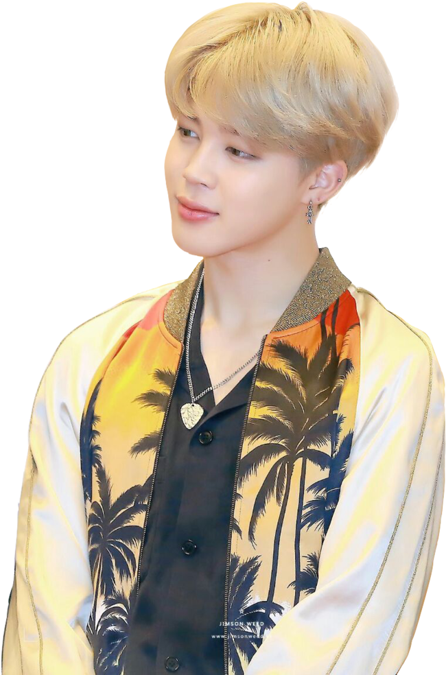 Jimin穿熱帶印花襯衫 壁紙 — 一位金髮年輕男子穿著熱帶棕櫚樹圖案外套，背景為黑色。