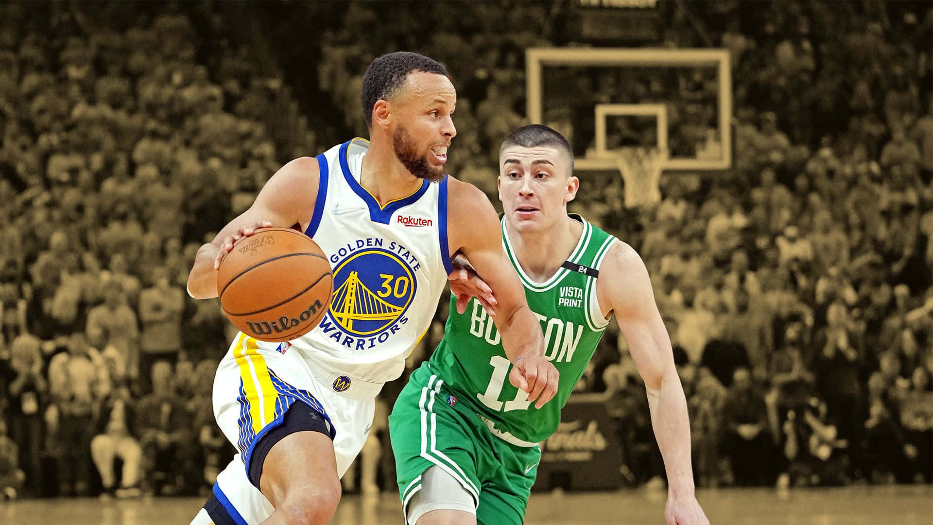  壁紙 — 金州勇士球員在明亮的場館燈光下，於一場高風險的NBA比賽中運球越過波士頓塞爾特人防守球員。