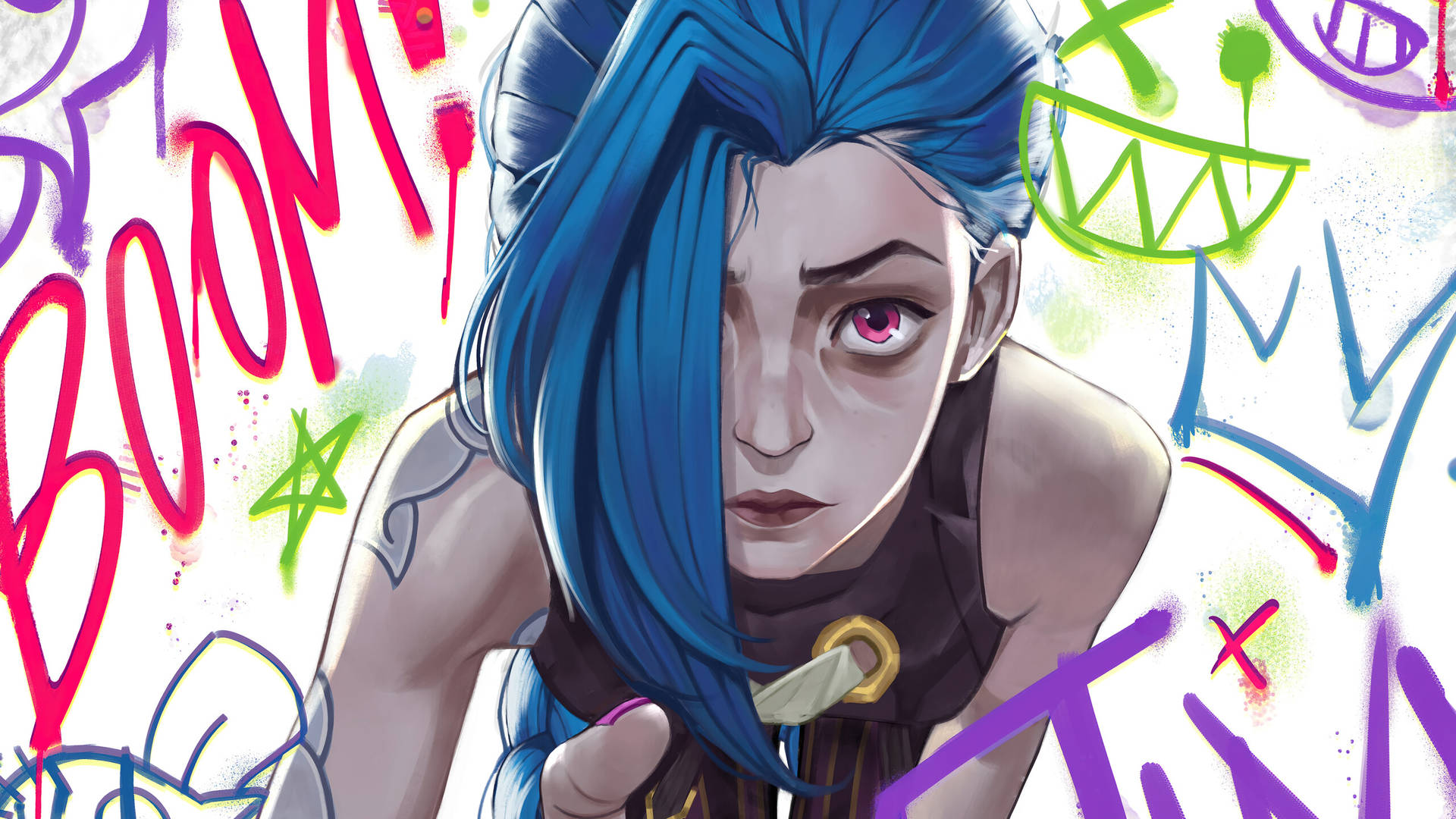 Jinx《Arcane》彩色塗鴉 壁紙 — 一個藍髮粉紅眼睛的兇猛動漫女孩，在充滿活力的塗鴉和爆炸性的漫畫風格文字中凝視著。