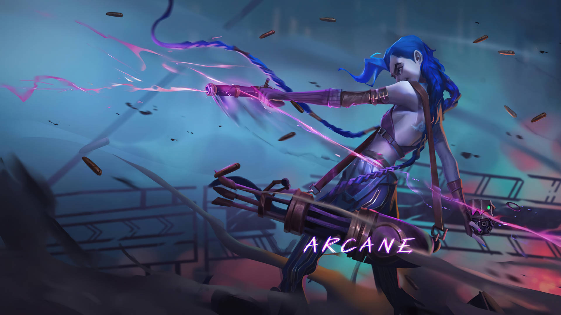 Jinx《Arcane》炫酷武器 壁紙 — 一位藍髮動漫戰士在霓虹燈照亮嘅城市戰場中，喺飛舞嘅子彈之間發射發光嘅紫色能量武器。