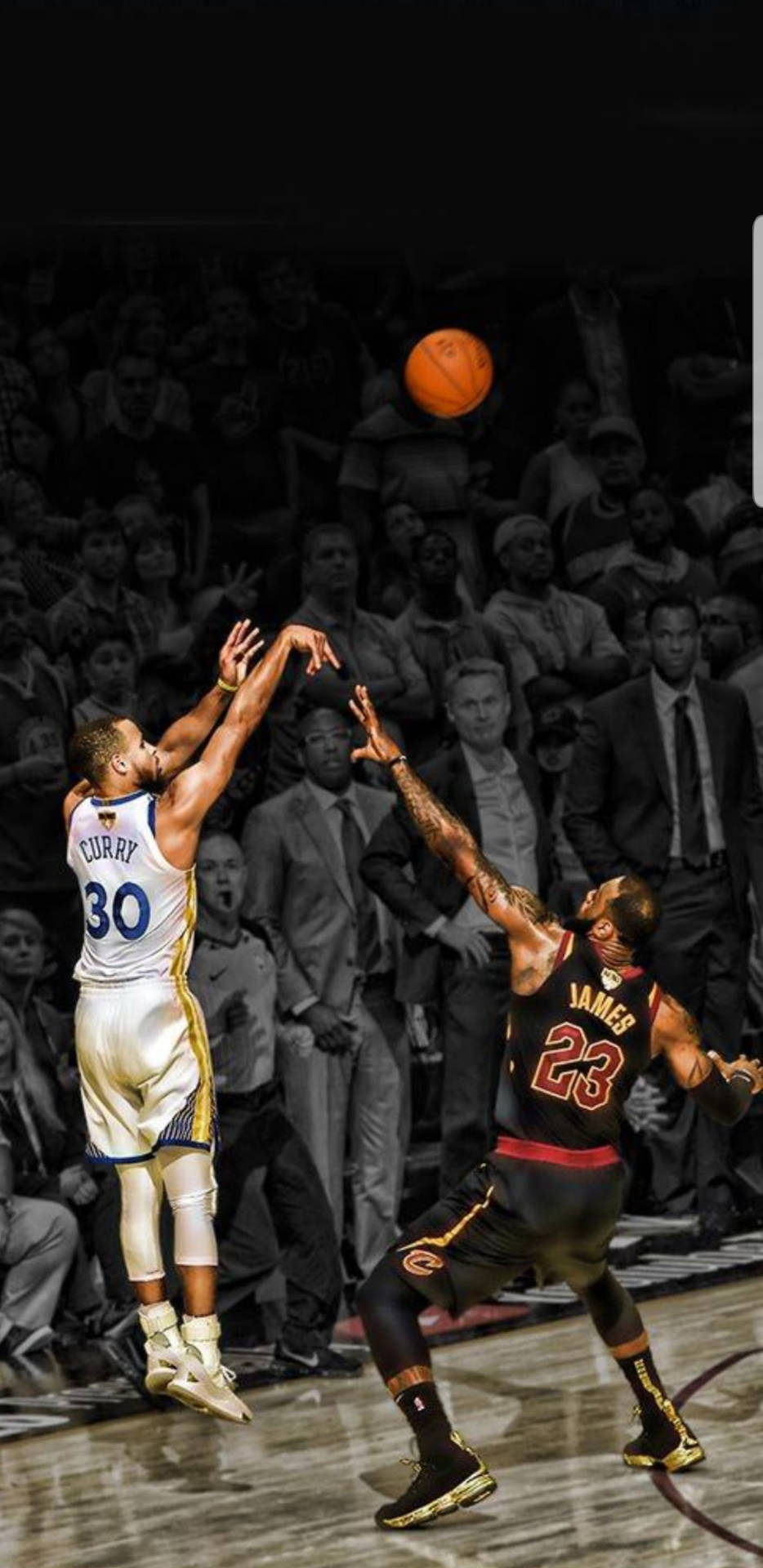史提芬居里在NBA比賽中投籃，勒邦占士防守。