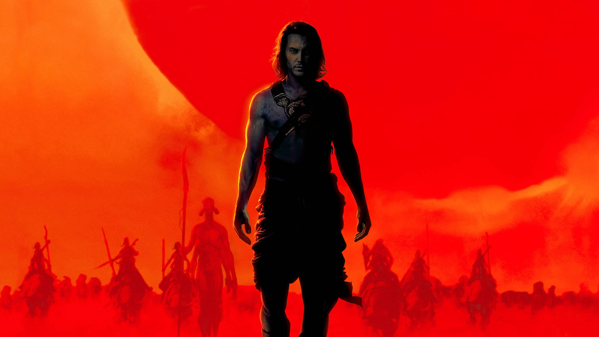 一名戰士向前走，騎馬士兵在火紅的日落中前進。