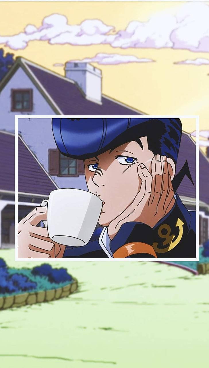 Jojo Phone - Josuke 喝飲料 壁紙 — 動漫角色在戶外啜飲咖啡，背景有房屋和天空。