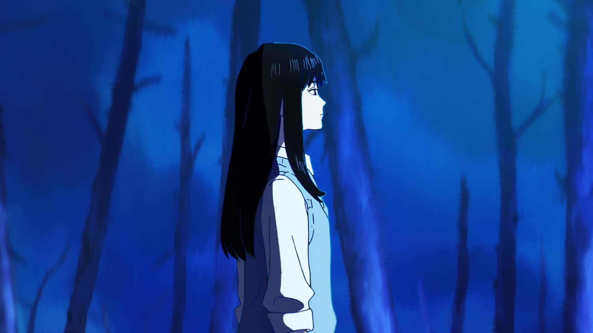 夜晚藍色森林中的動漫女孩，長長的黑髮